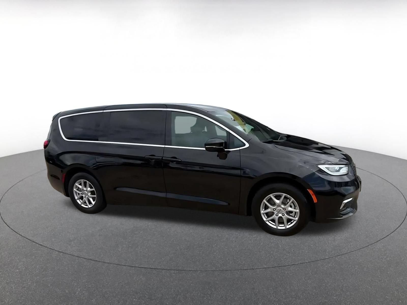 Thumbnail: 2025 Chrysler Pacifica - 2