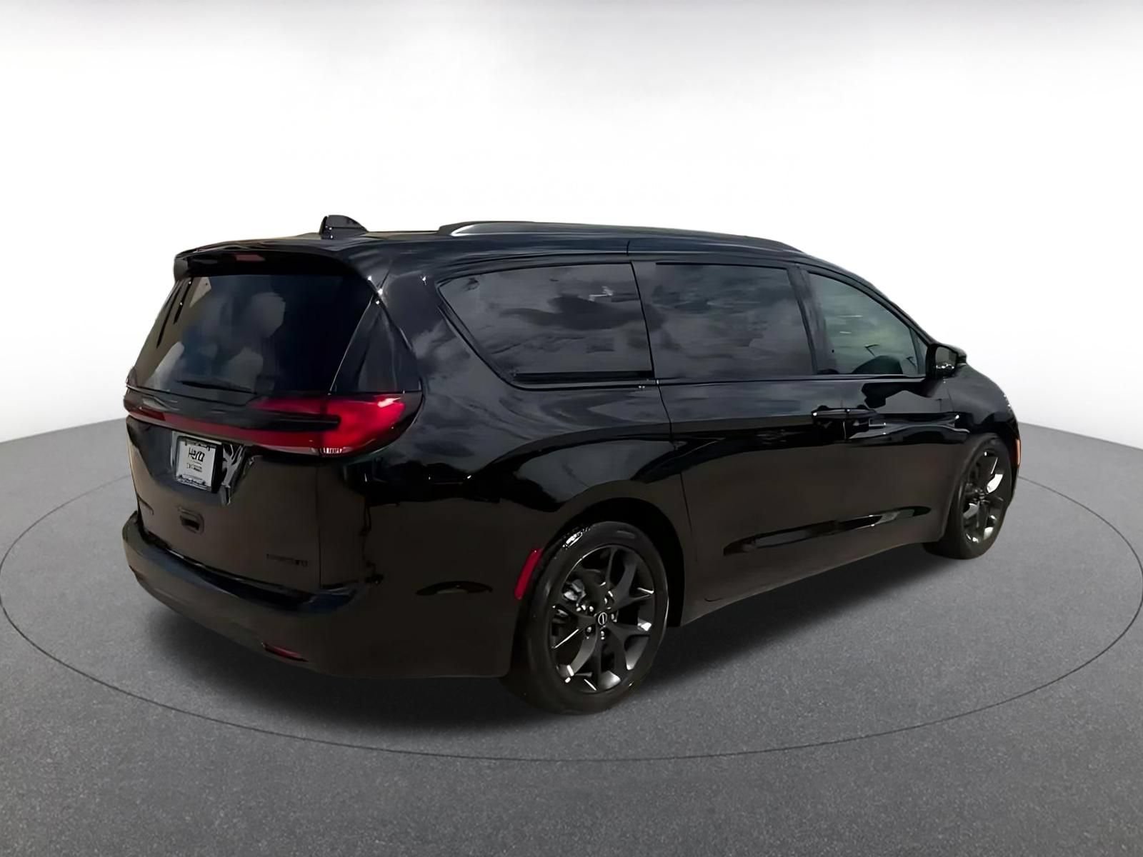 Thumbnail: 2025 Chrysler Pacifica - 15