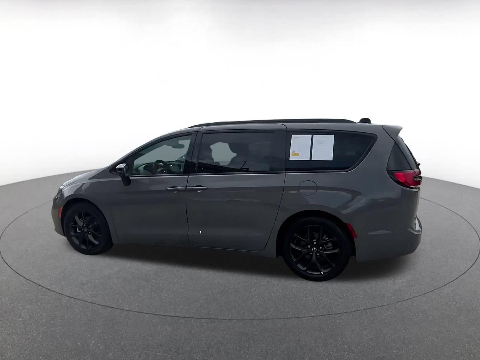 Thumbnail: 2025 Chrysler Pacifica - 8