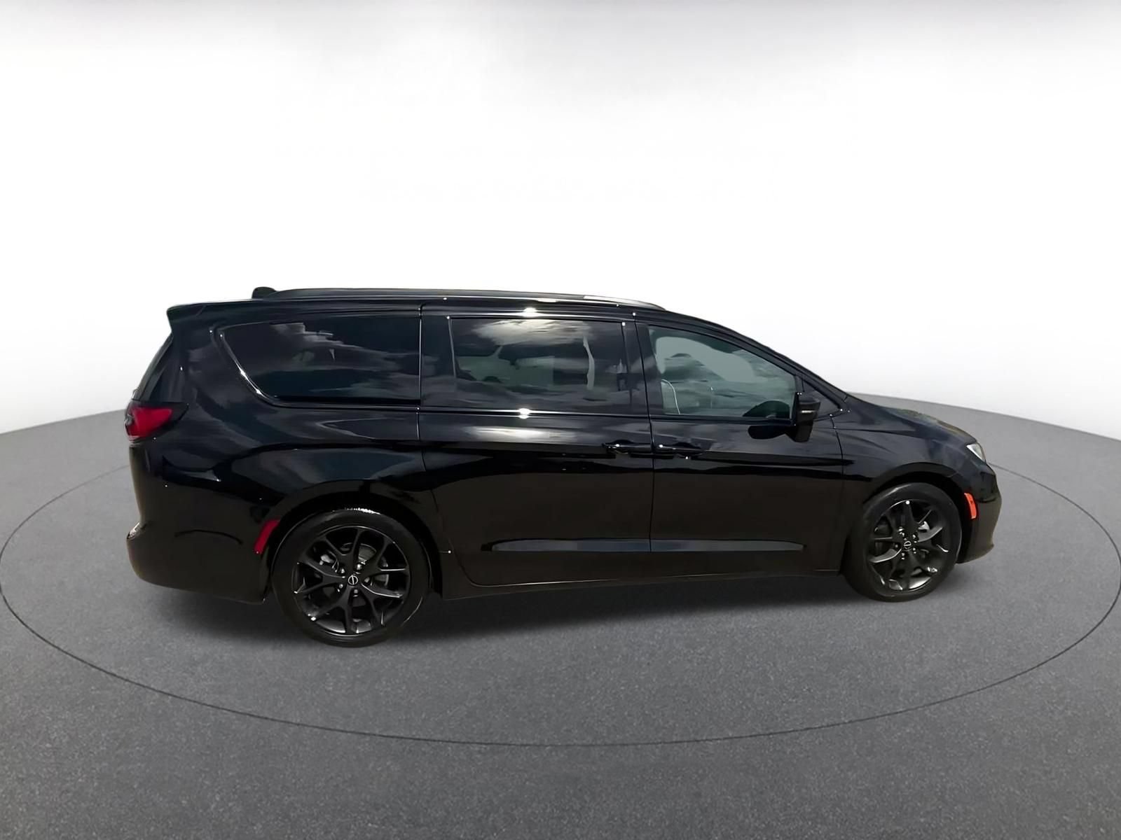 Thumbnail: 2025 Chrysler Pacifica - 13