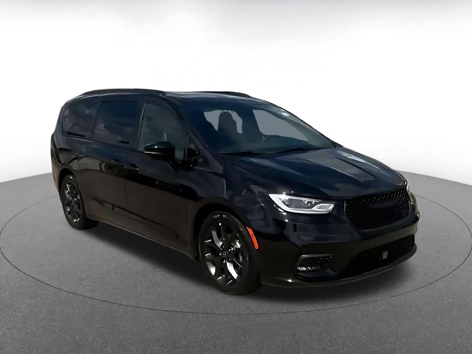 Thumbnail: 2025 Chrysler Pacifica - 3