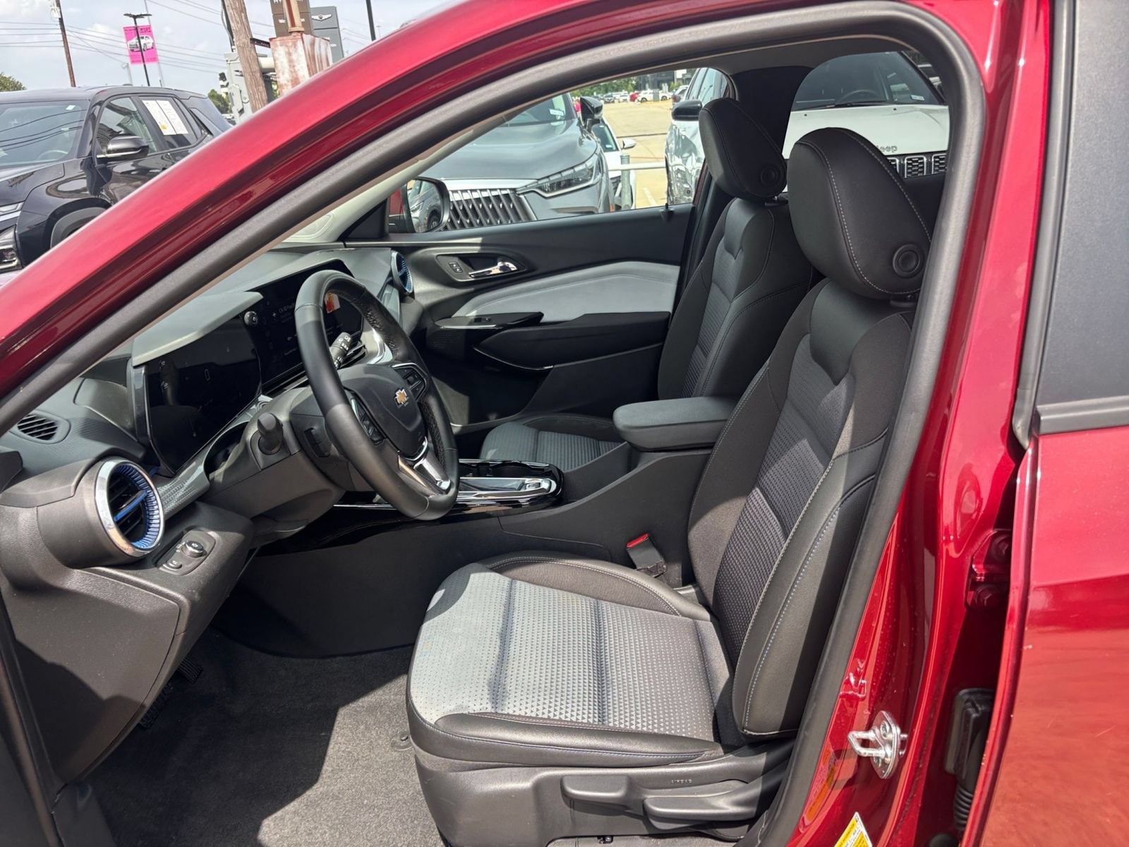 Thumbnail: 2025 Chevrolet Trax - 25
