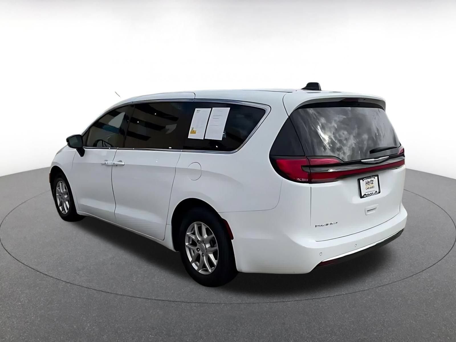 Thumbnail: 2025 Chrysler Pacifica - 9