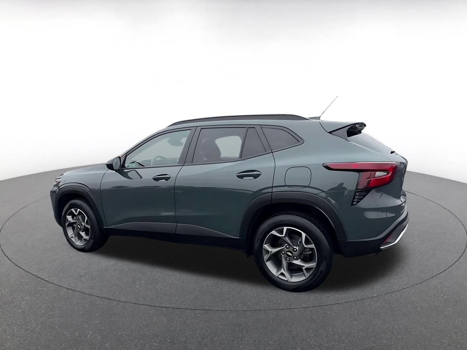 Thumbnail: 2025 Chevrolet Trax - 9