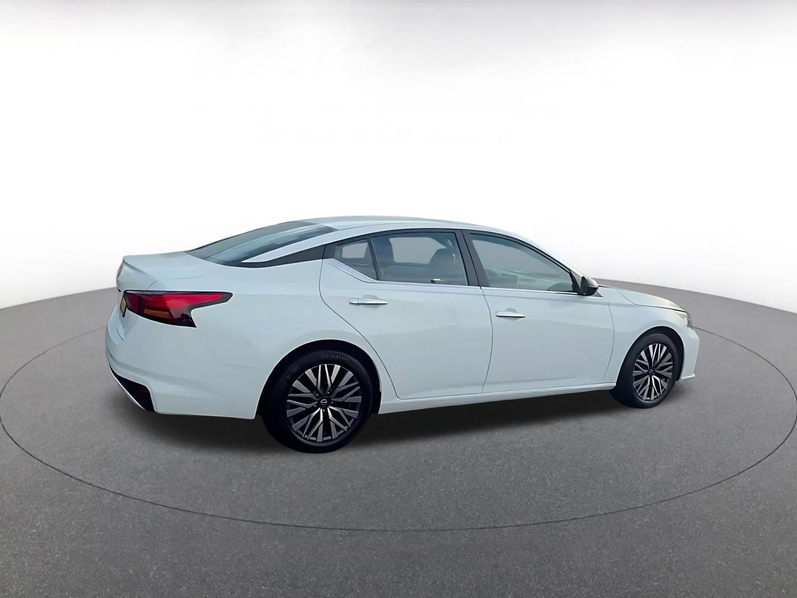 Thumbnail: 2025 Nissan Altima - 14