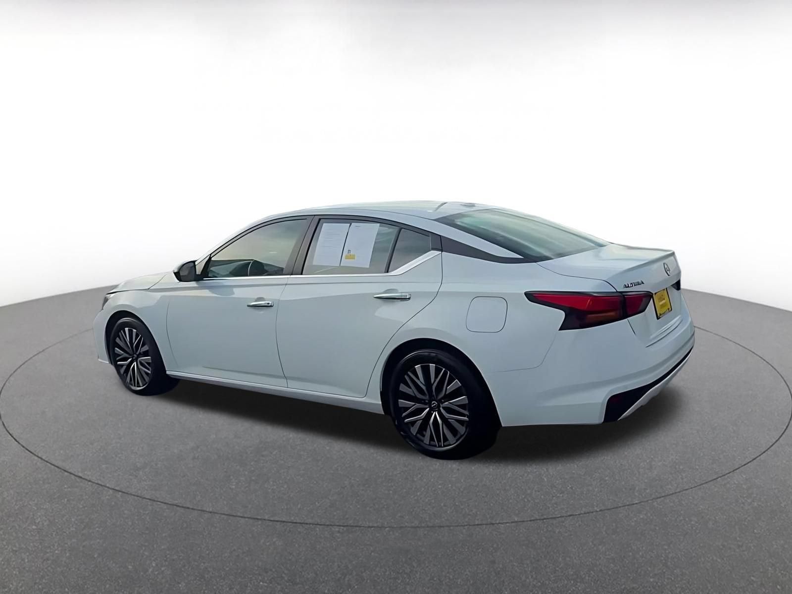 Thumbnail: 2025 Nissan Altima - 9
