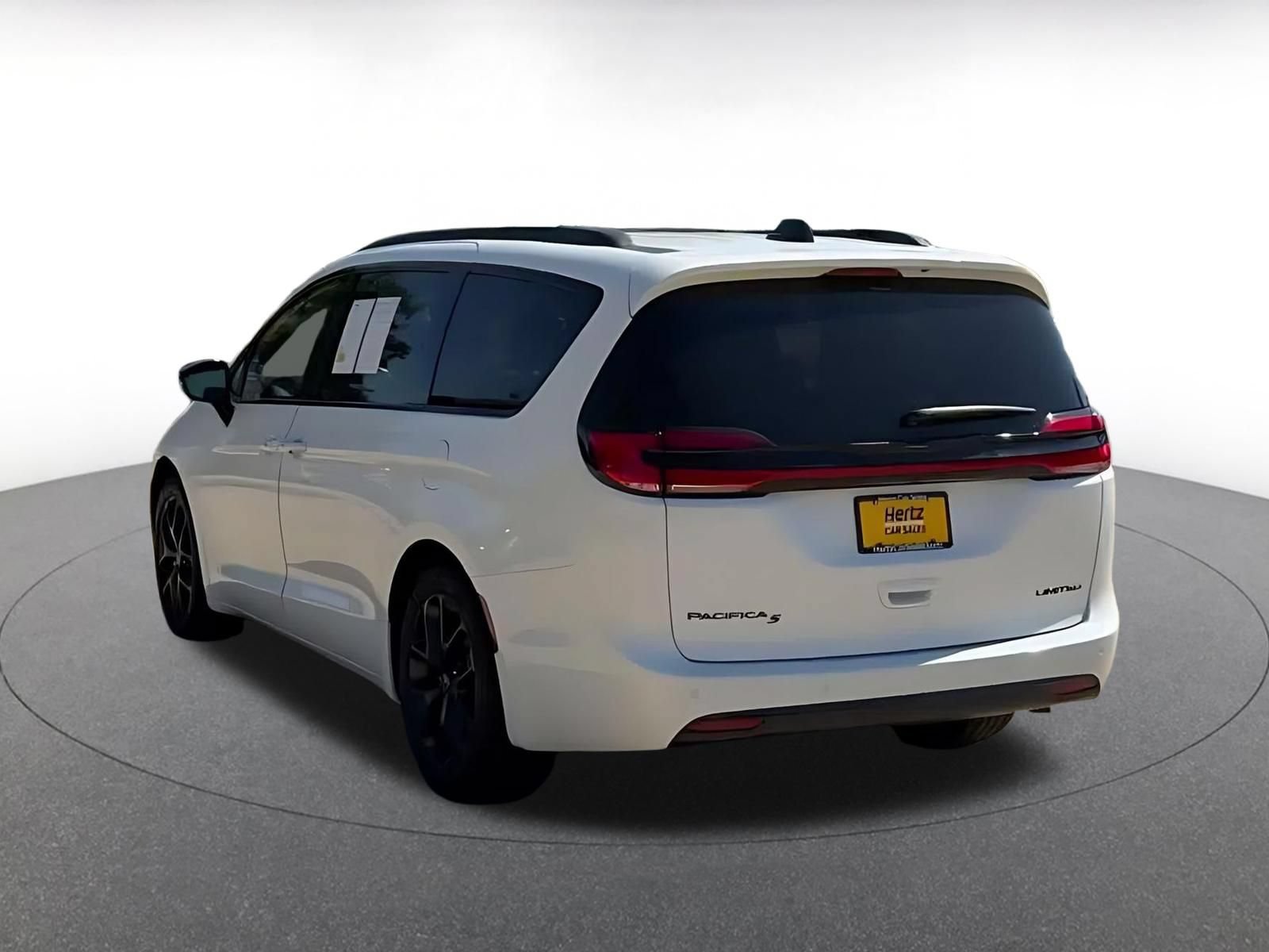 Thumbnail: 2025 Chrysler Pacifica - 10