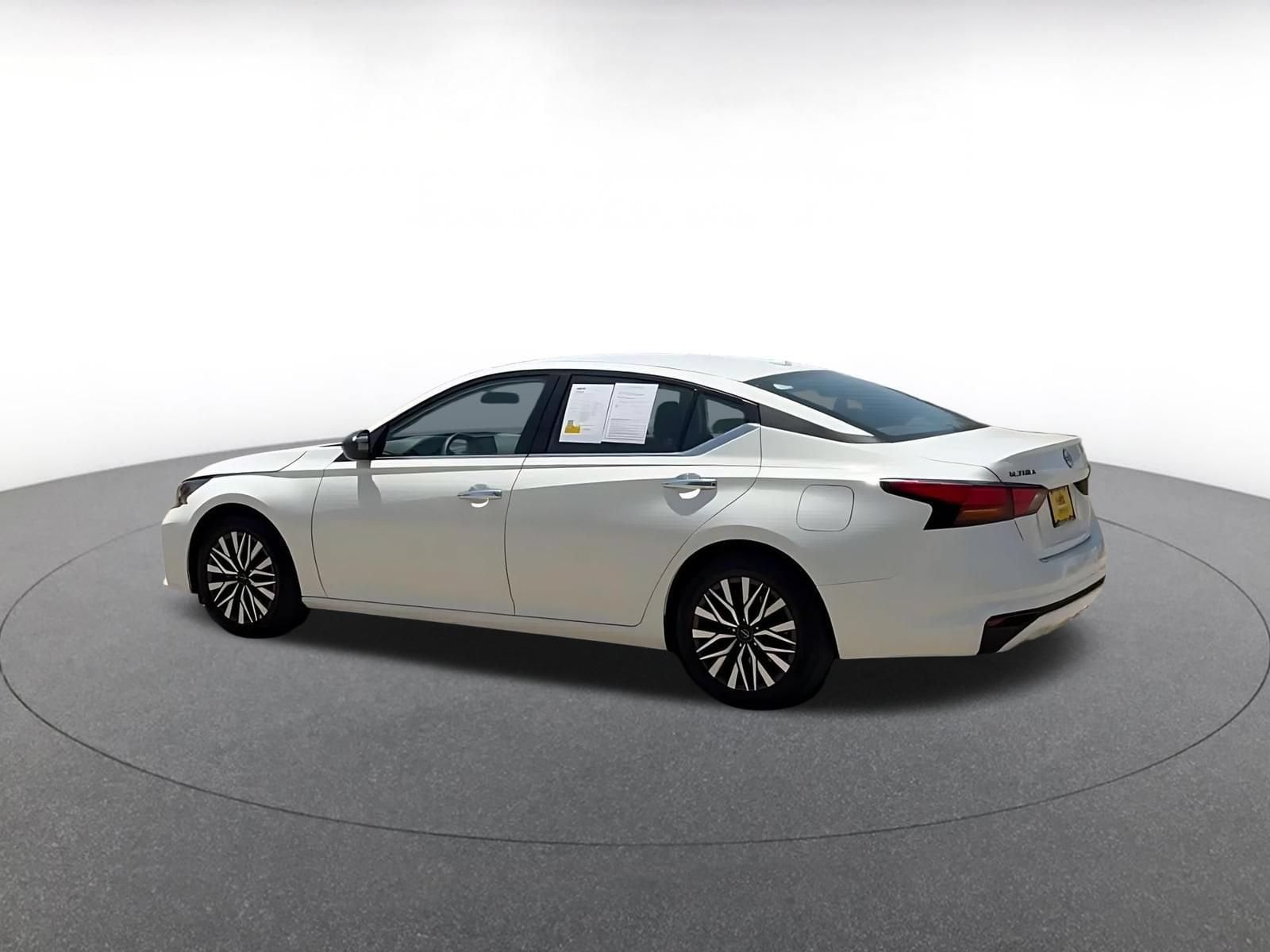 Thumbnail: 2025 Nissan Altima - 9