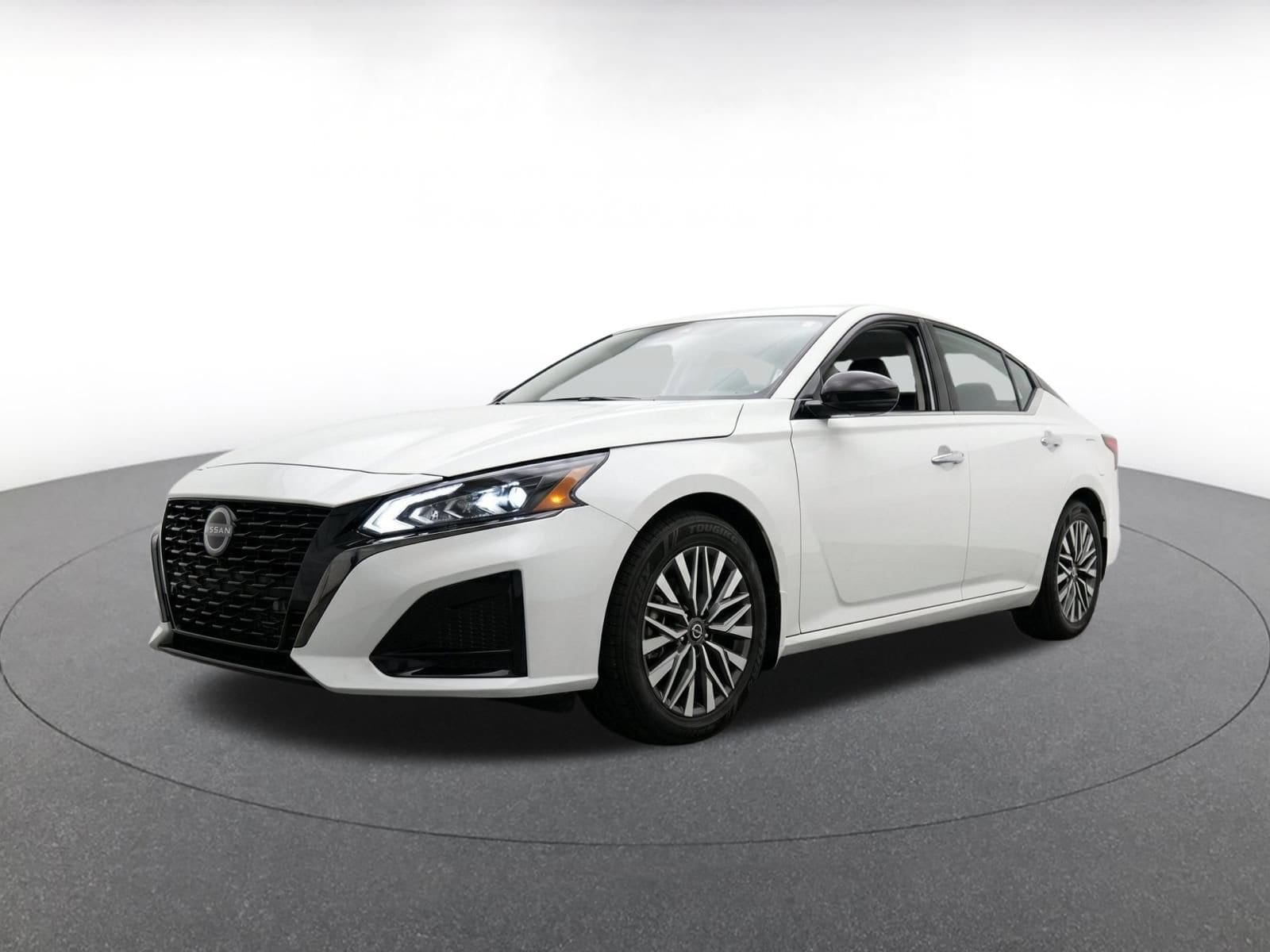 Thumbnail: 2025 Nissan Altima - 3