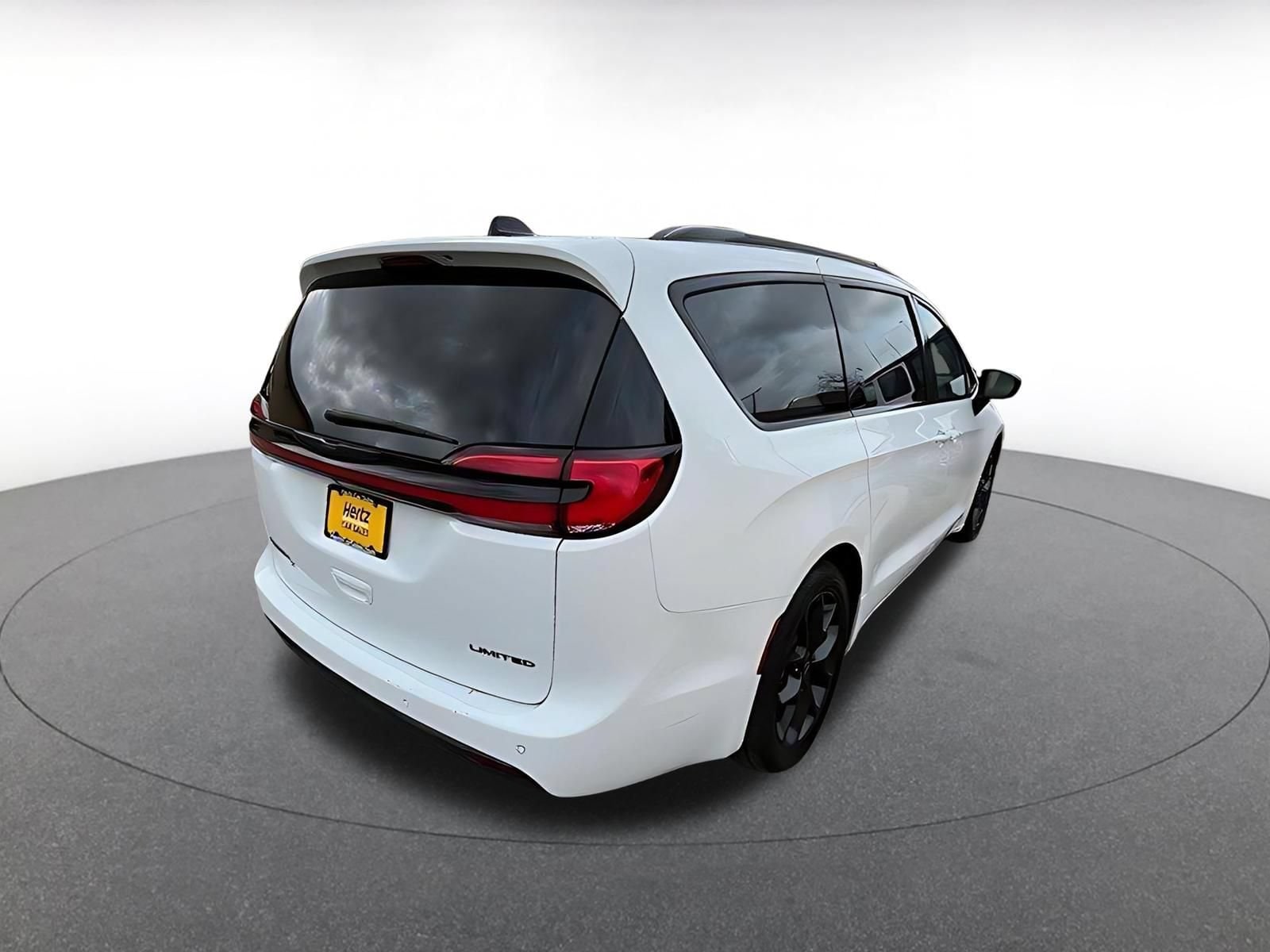Thumbnail: 2025 Chrysler Pacifica - 6