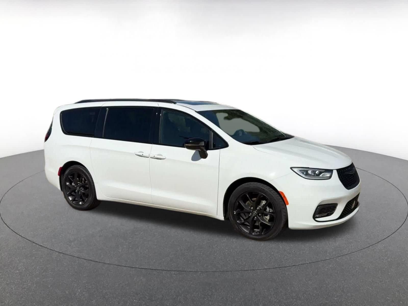 Thumbnail: 2025 Chrysler Pacifica - 2