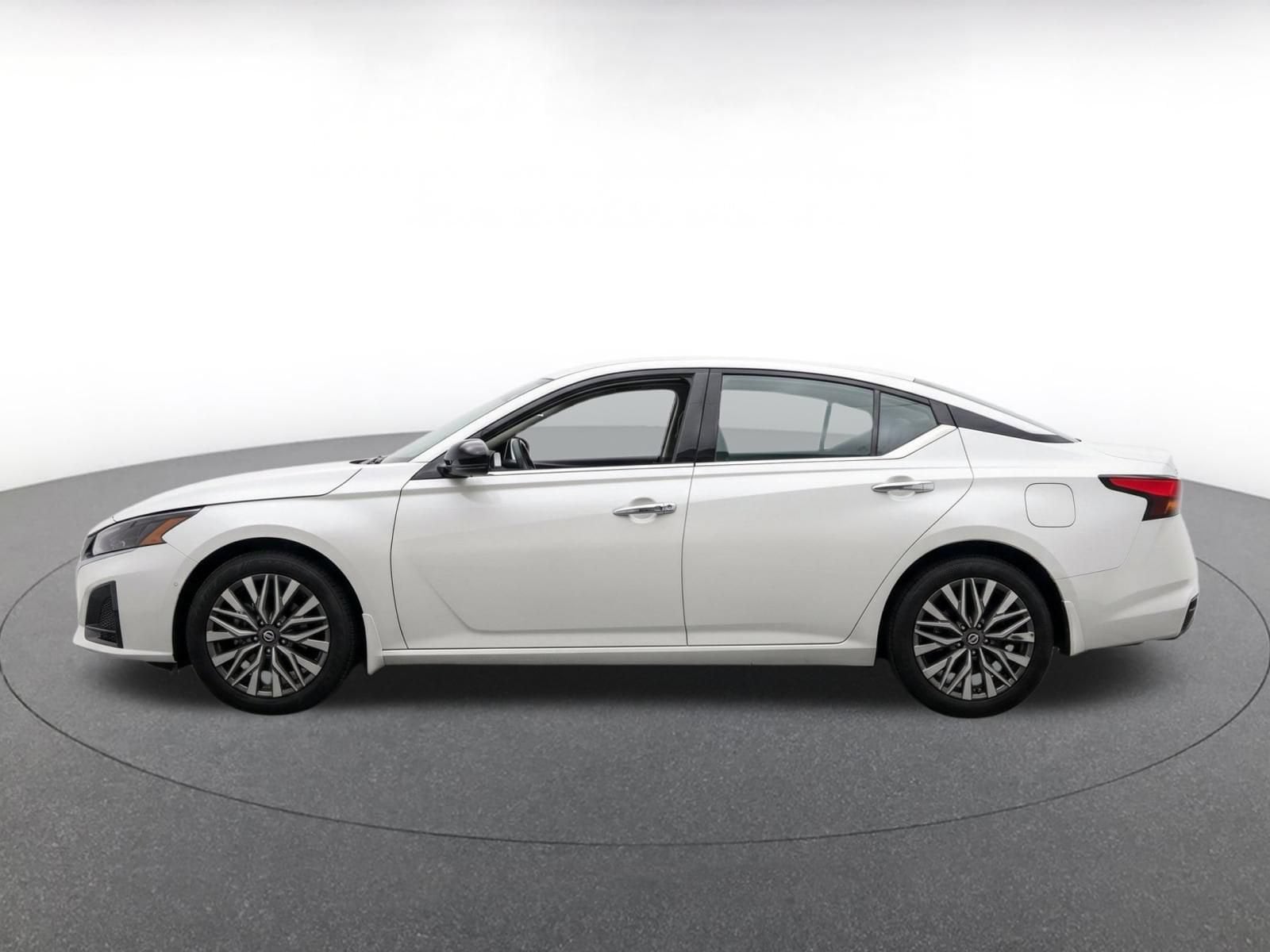 Thumbnail: 2025 Nissan Altima - 4