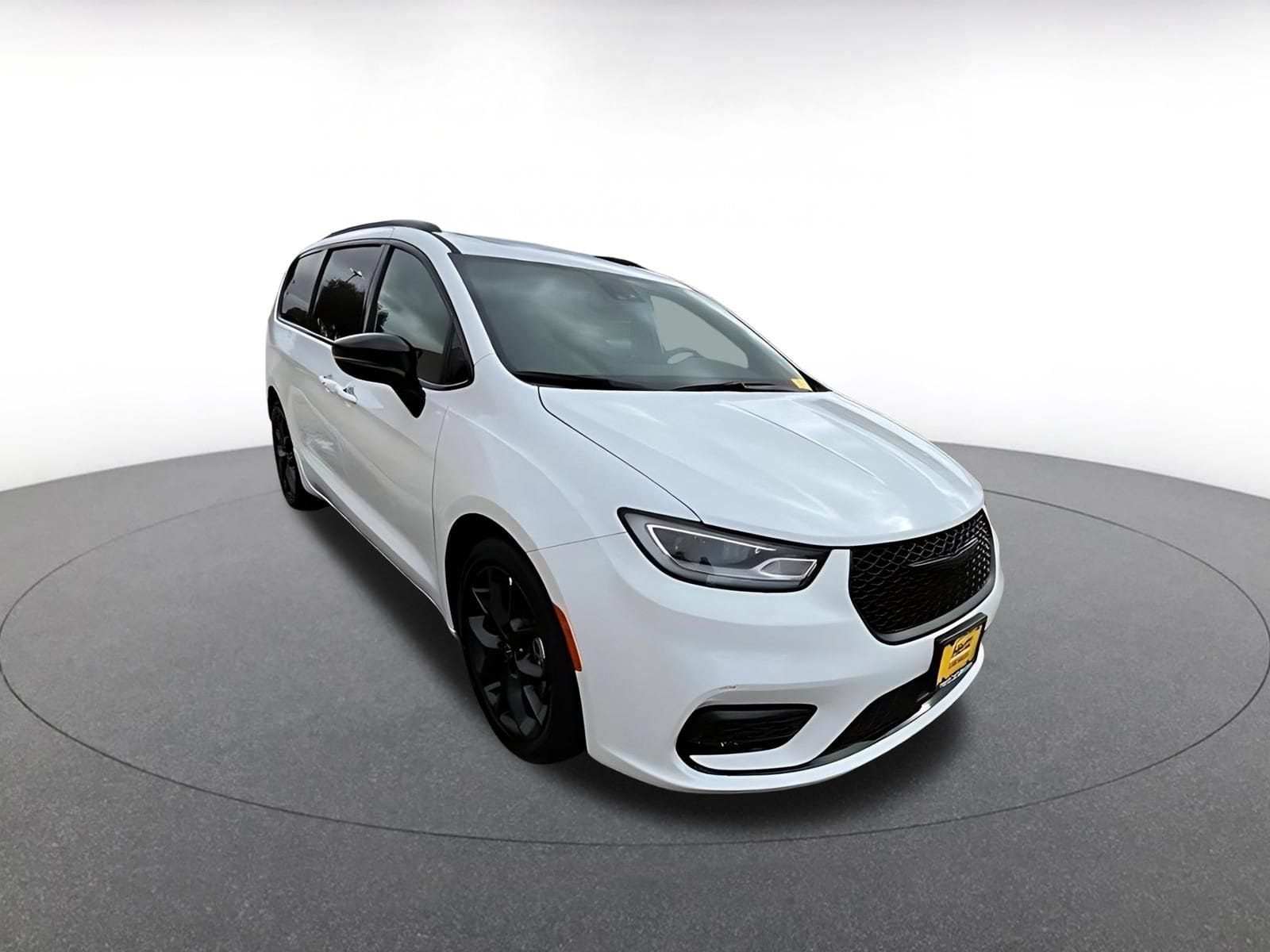 Thumbnail: 2025 Chrysler Pacifica - 2