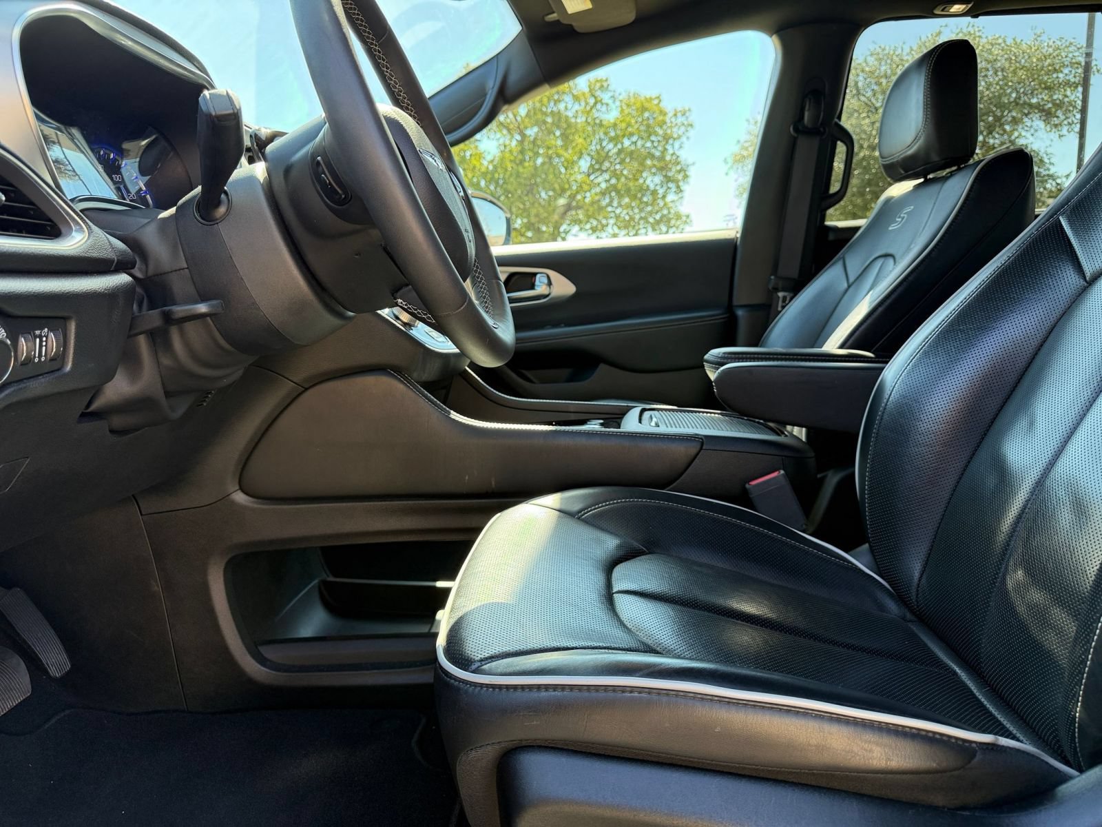Thumbnail: 2025 Chrysler Pacifica - 28