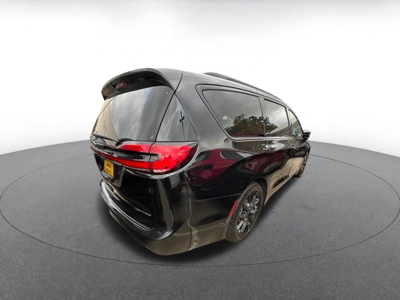 Thumbnail: 2025 Chrysler Pacifica - 6