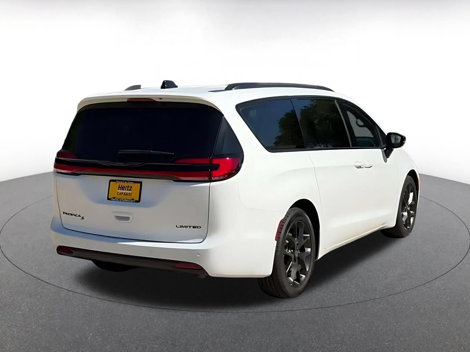 Thumbnail: 2025 Chrysler Pacifica - 13