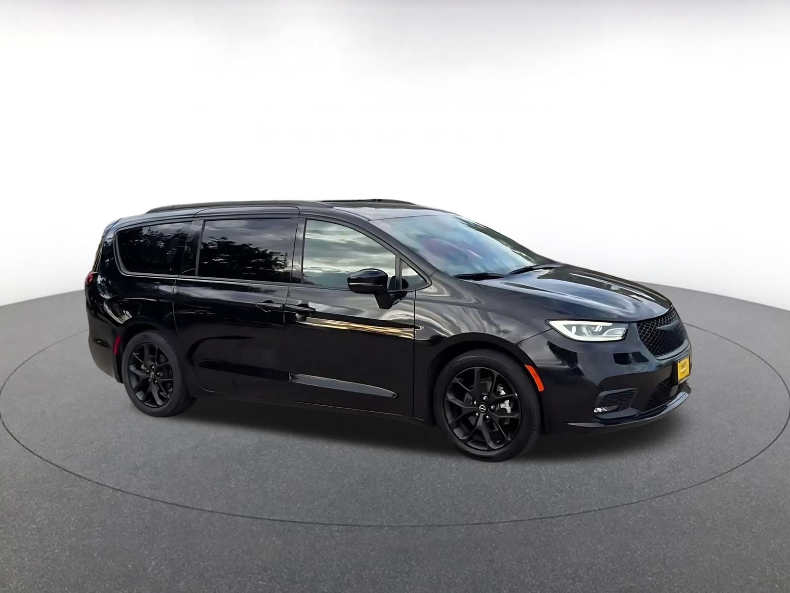 Thumbnail: 2025 Chrysler Pacifica - 2