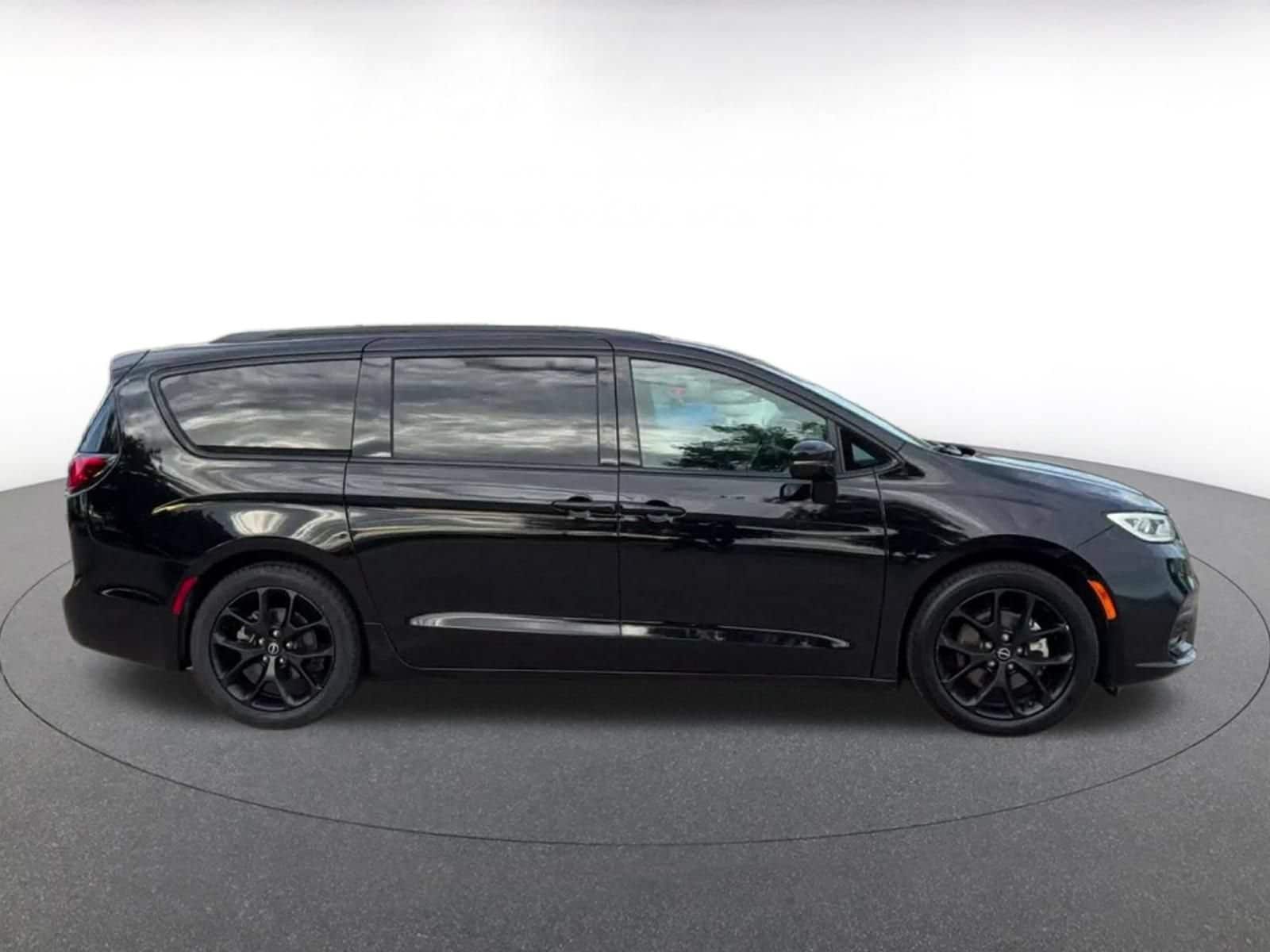 Thumbnail: 2025 Chrysler Pacifica - 15
