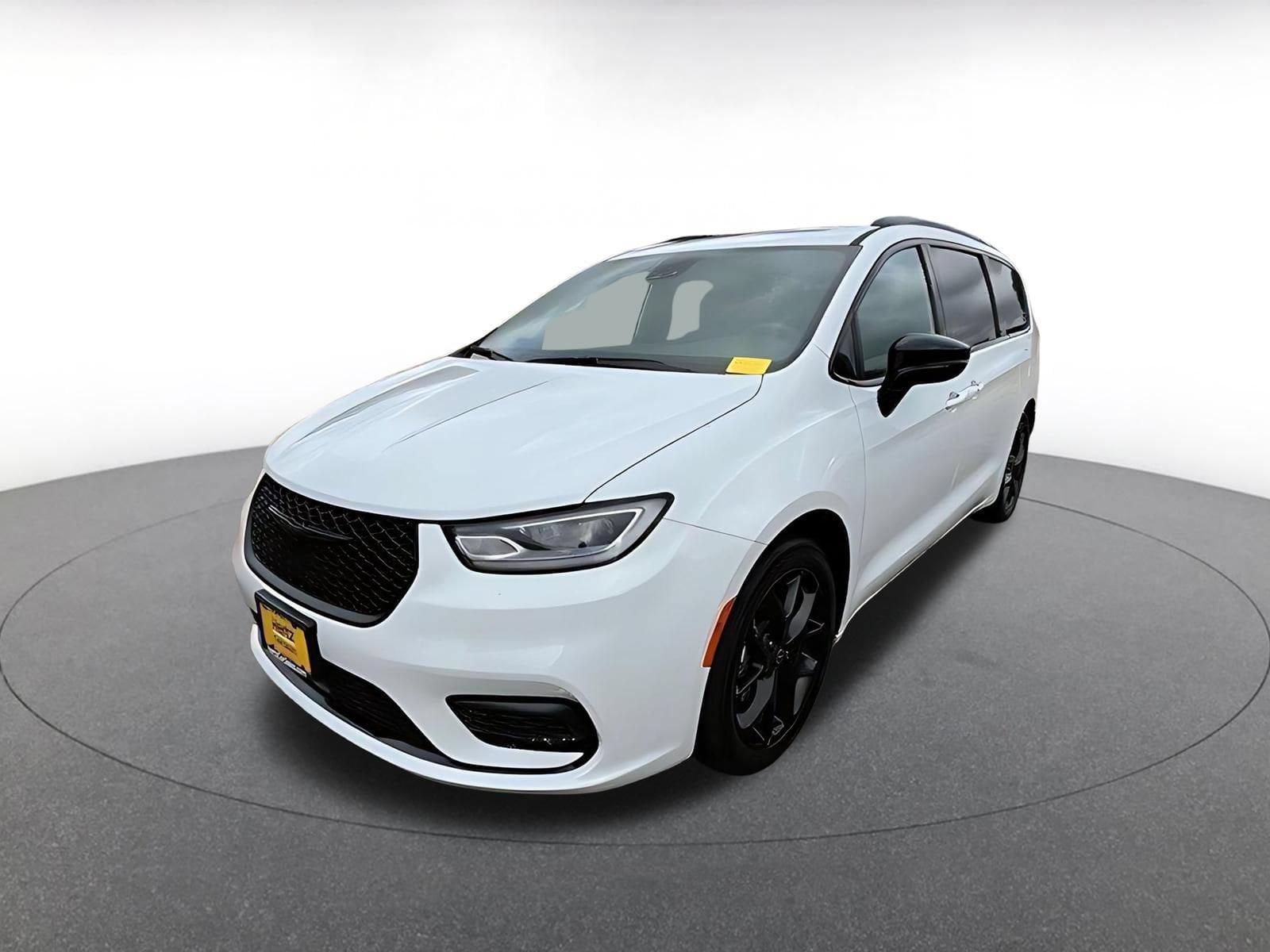 Thumbnail: 2025 Chrysler Pacifica - 3