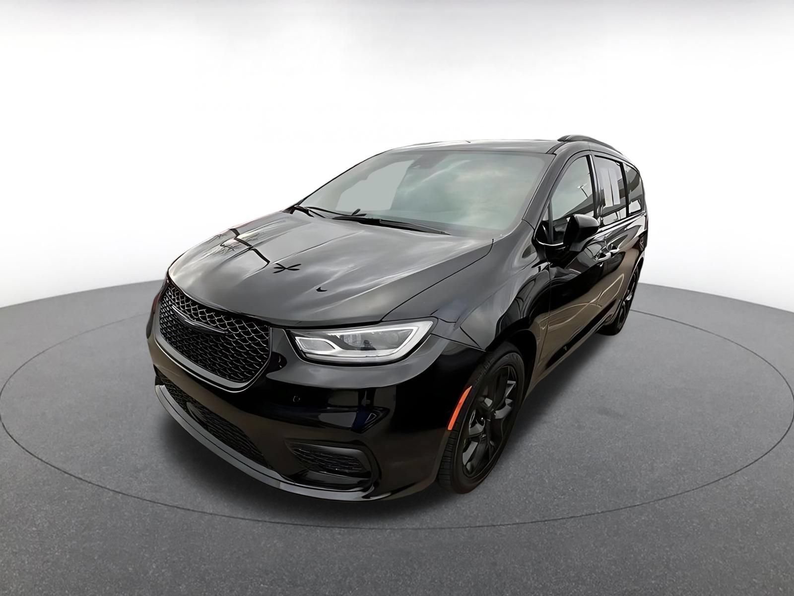 Thumbnail: 2025 Chrysler Pacifica - 3