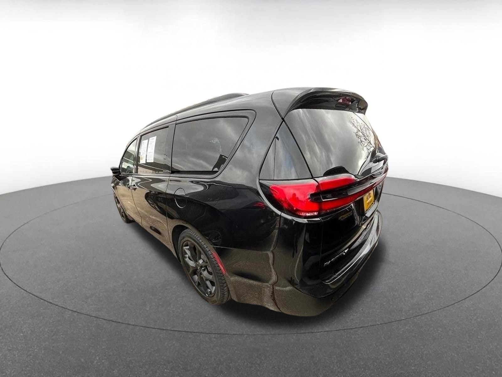 Thumbnail: 2025 Chrysler Pacifica - 4