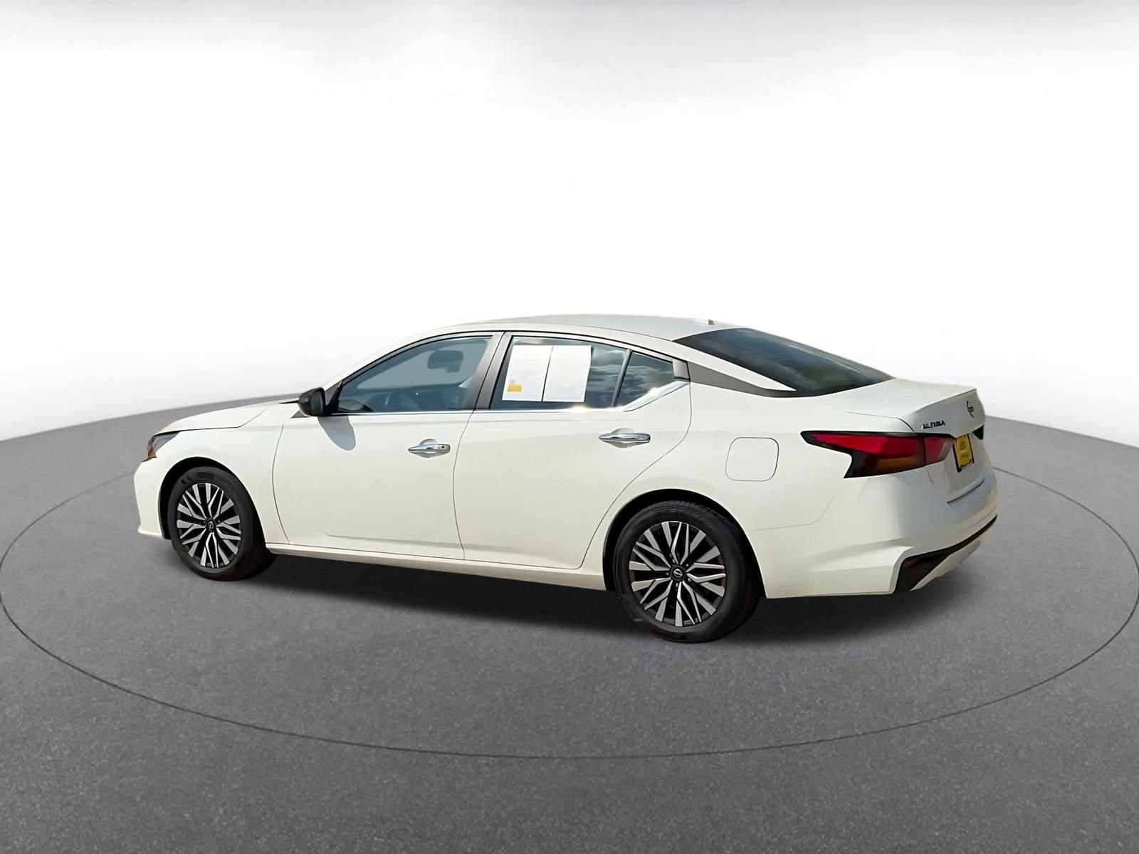 Thumbnail: 2025 Nissan Altima - 9