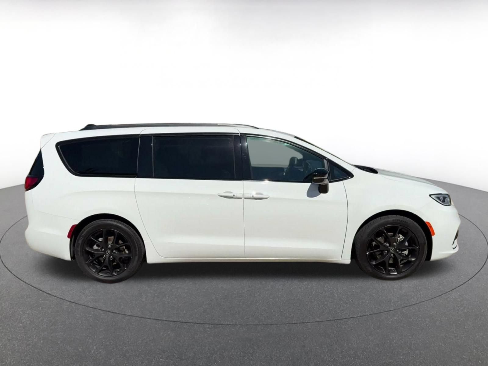 Thumbnail: 2025 Chrysler Pacifica - 15