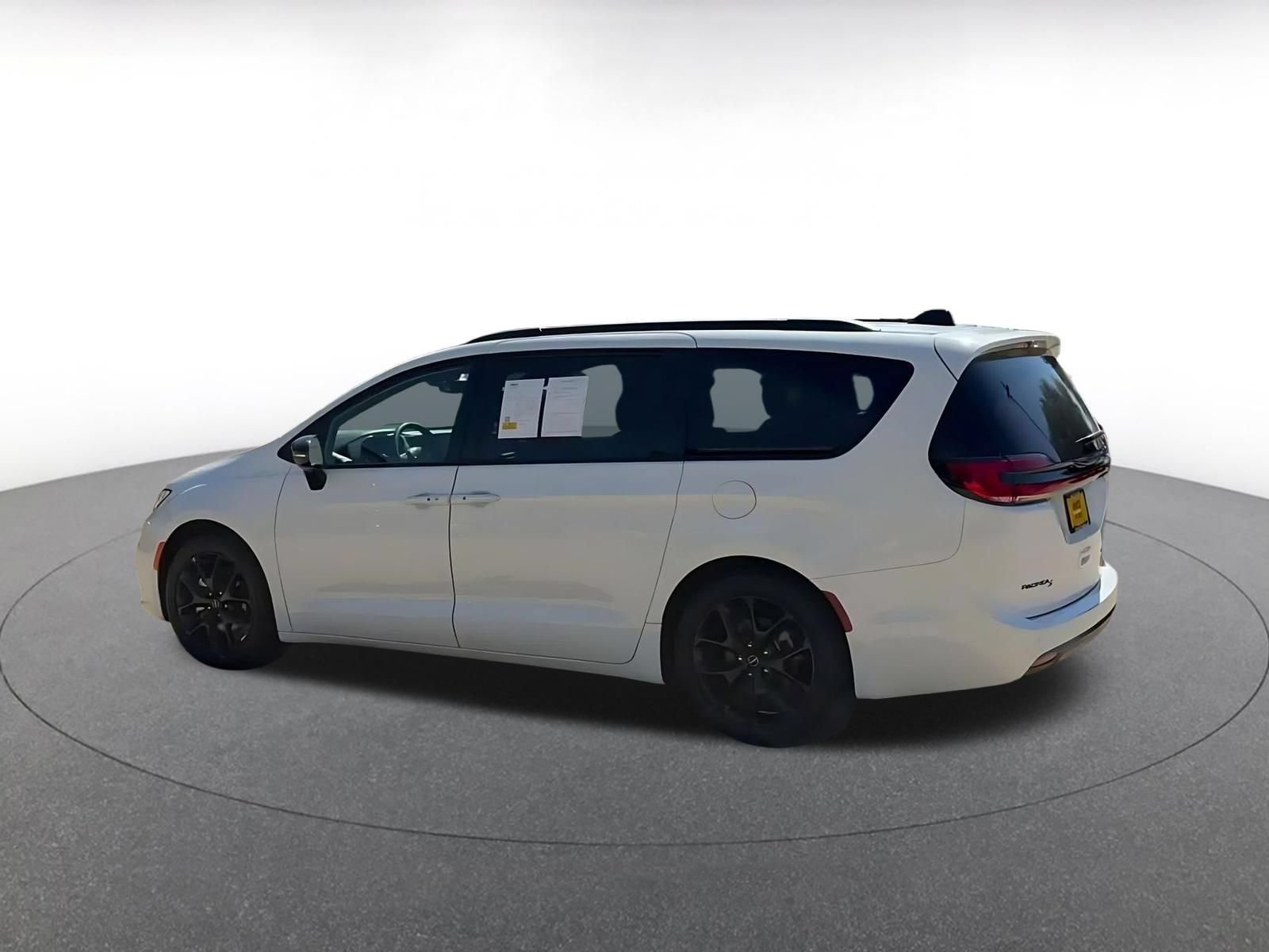 Thumbnail: 2025 Chrysler Pacifica - 9