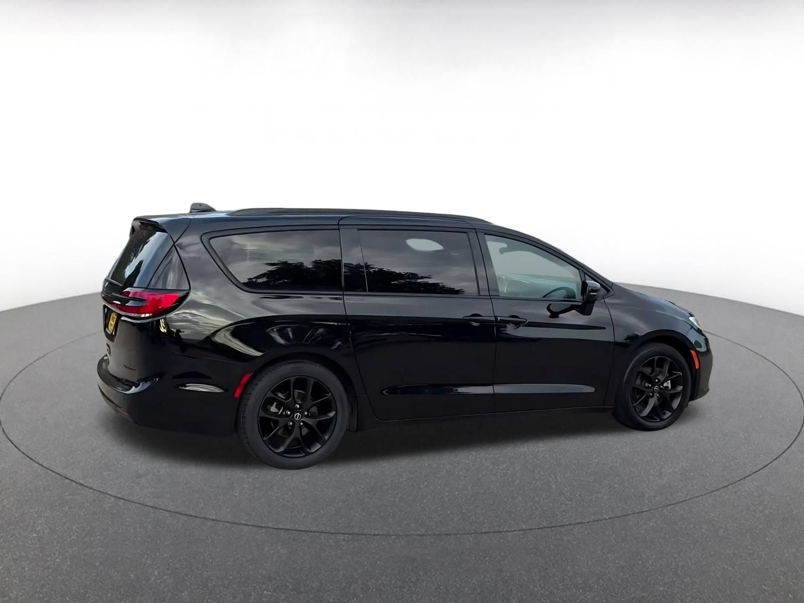 Thumbnail: 2025 Chrysler Pacifica - 14