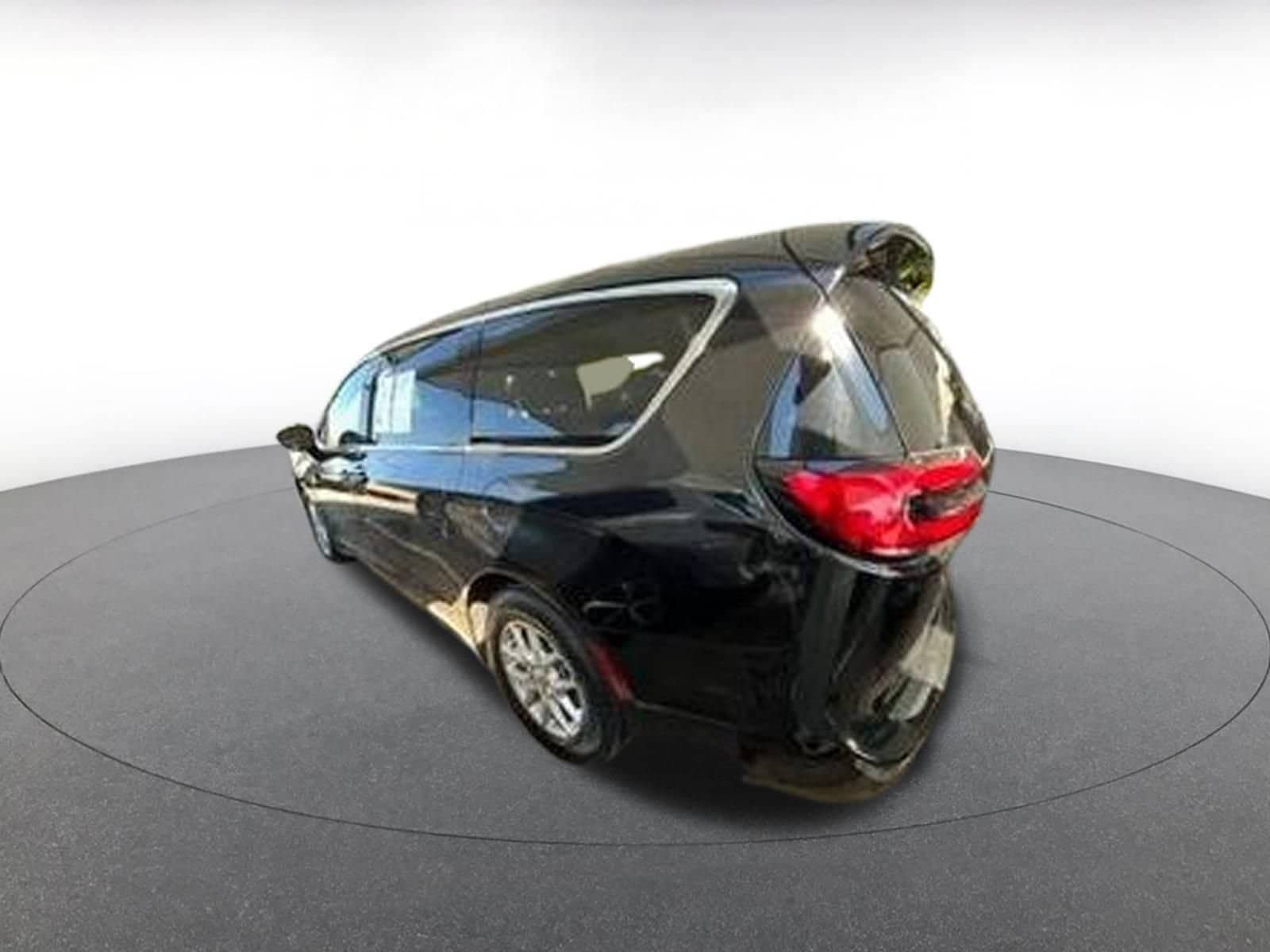 Thumbnail: 2025 Chrysler Pacifica - 4