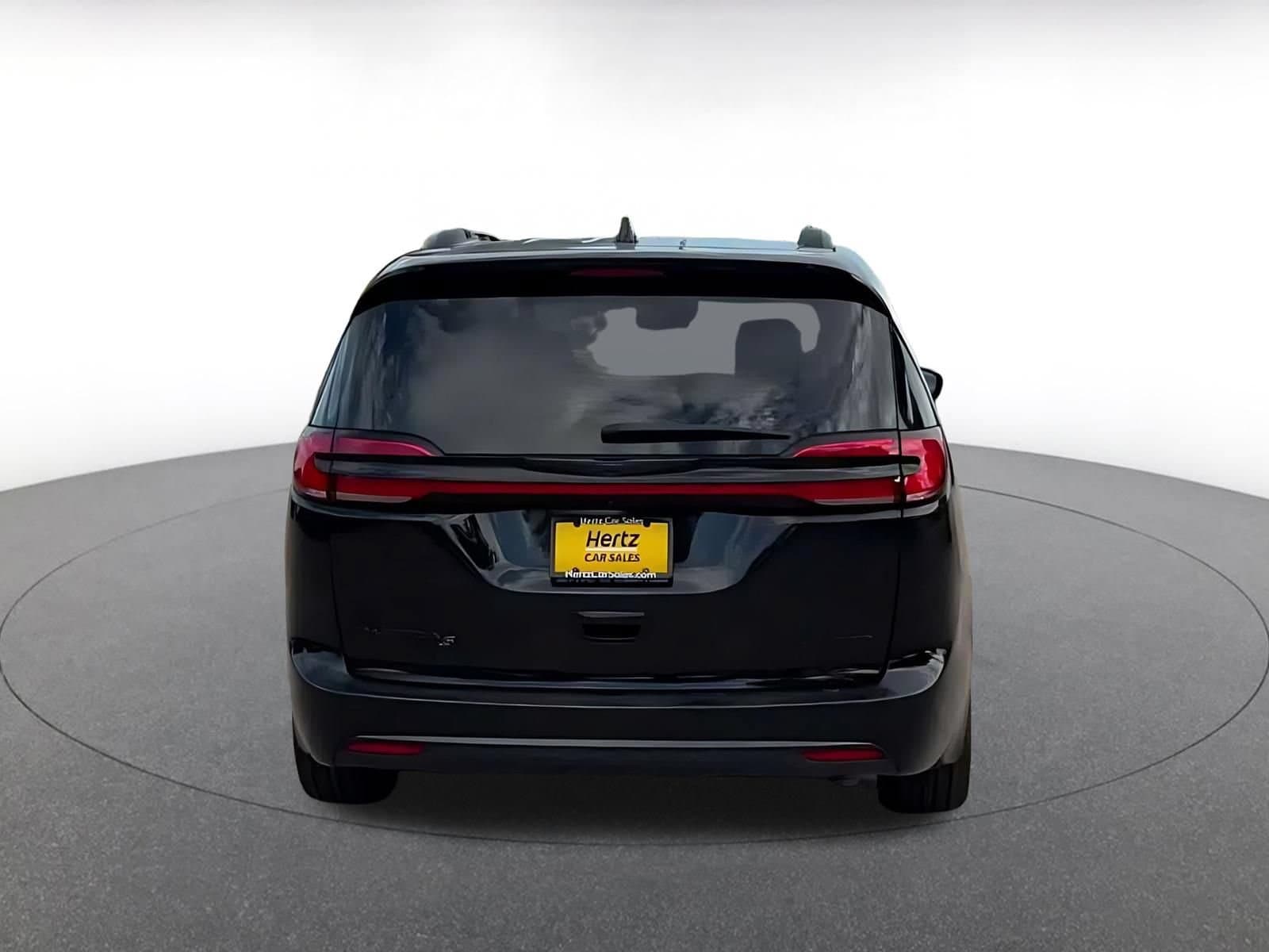 Thumbnail: 2025 Chrysler Pacifica - 12