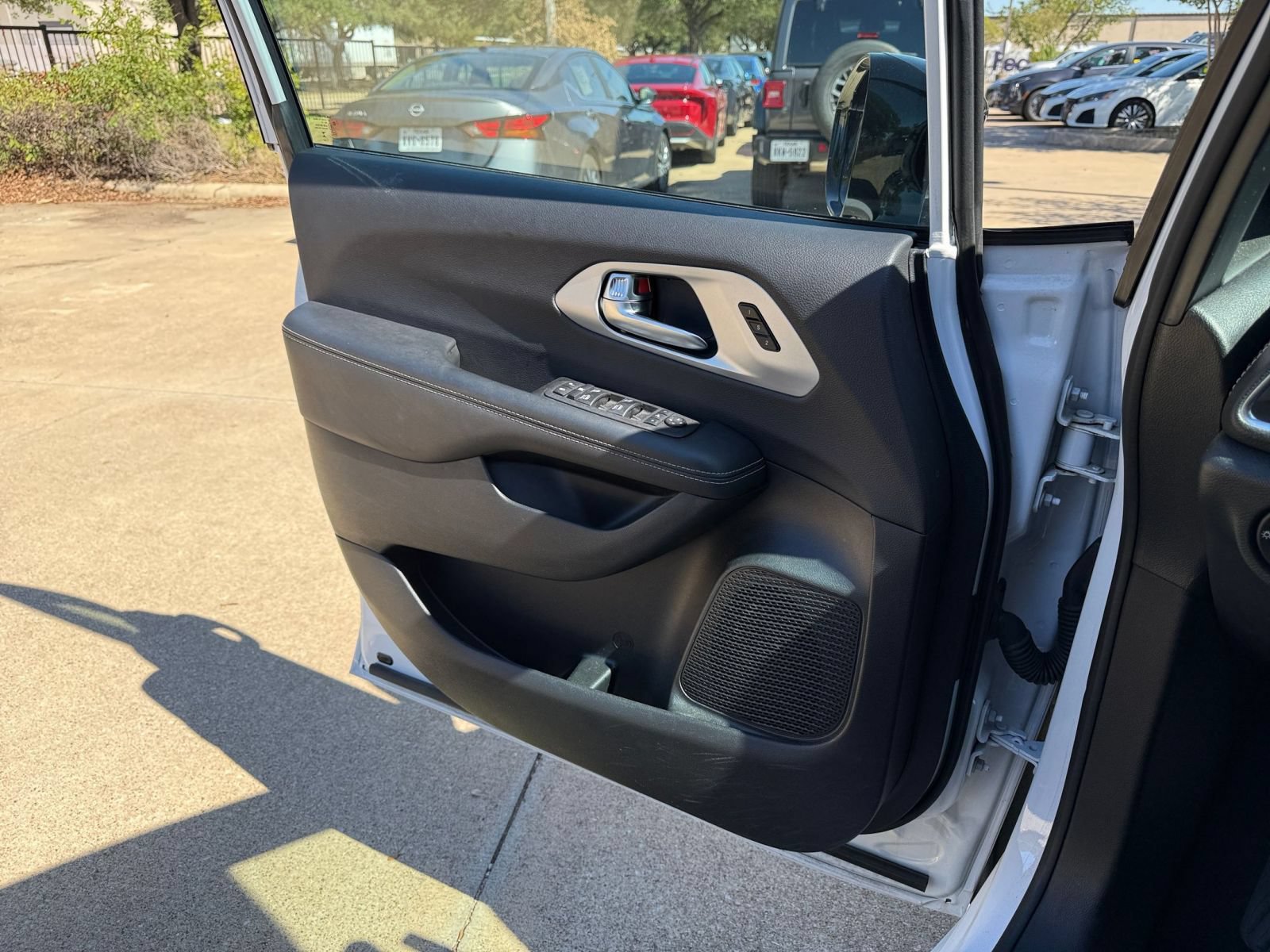Thumbnail: 2025 Chrysler Pacifica - 18