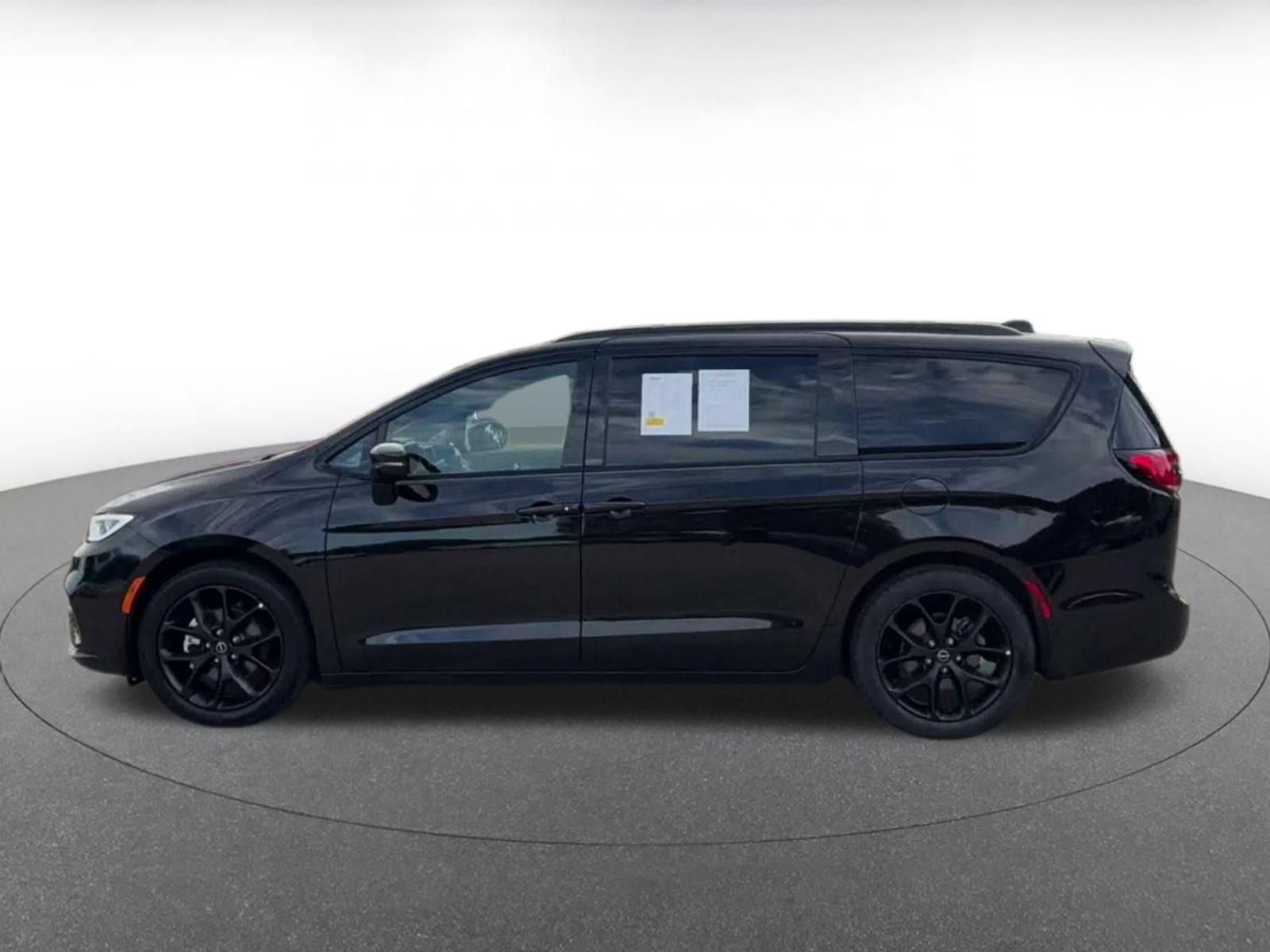 Thumbnail: 2025 Chrysler Pacifica - 8