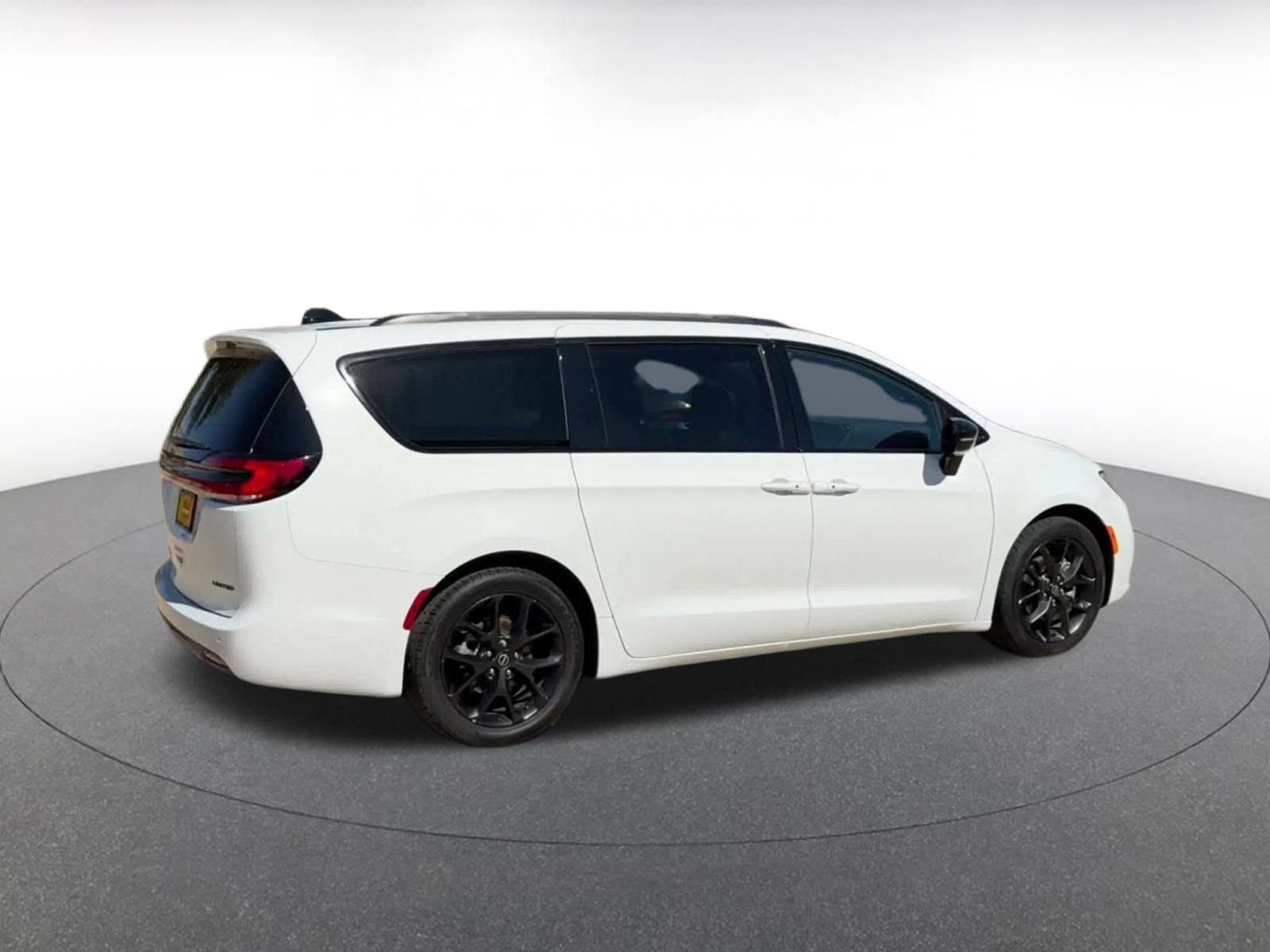 Thumbnail: 2025 Chrysler Pacifica - 14