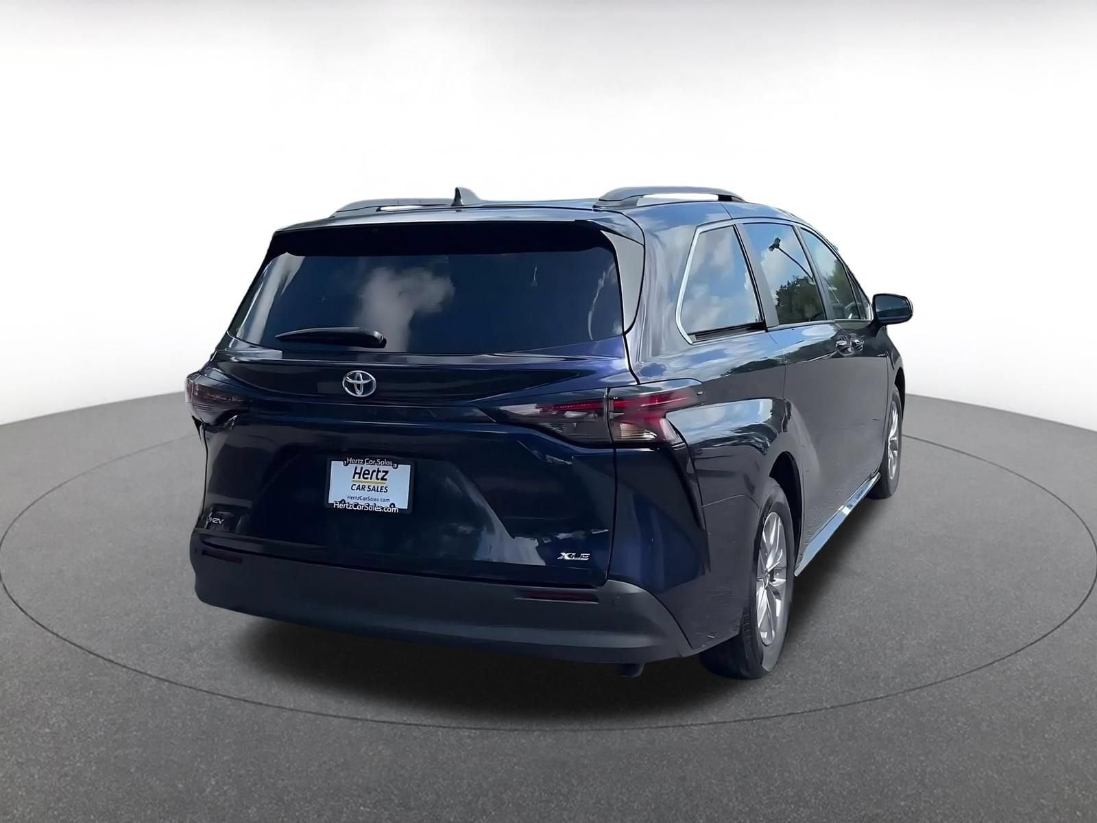 Thumbnail: 2025 Toyota Sienna - 12