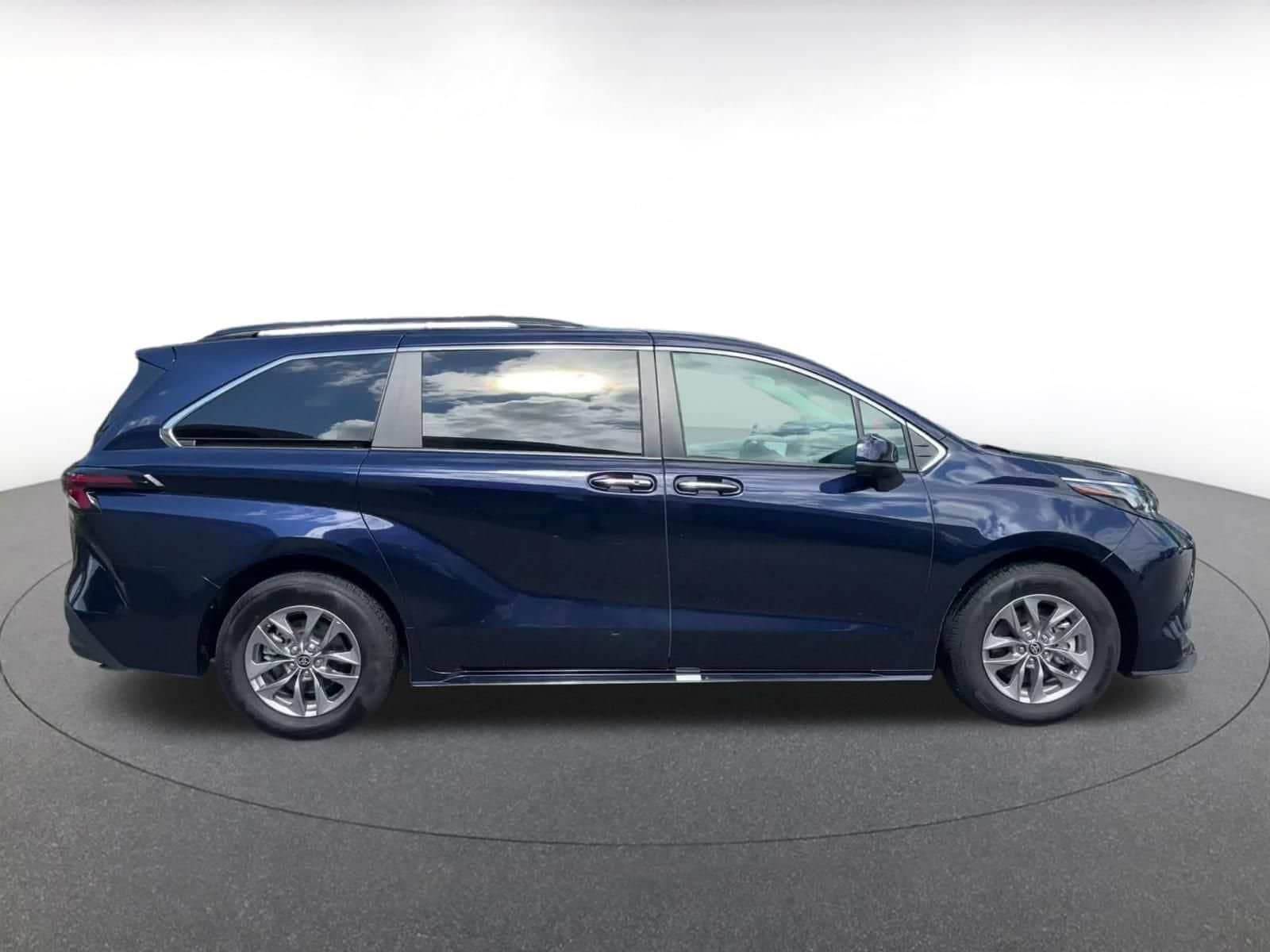 Thumbnail: 2025 Toyota Sienna - 15