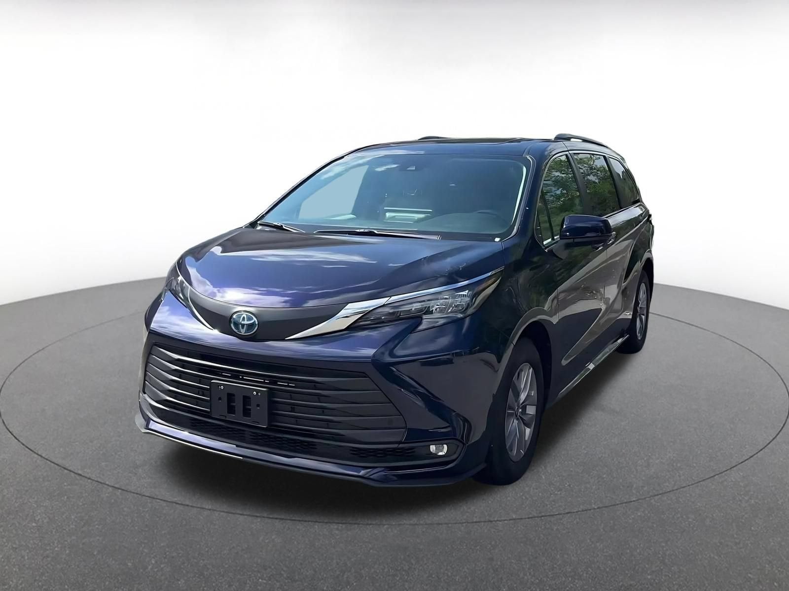 Thumbnail: 2025 Toyota Sienna - 4