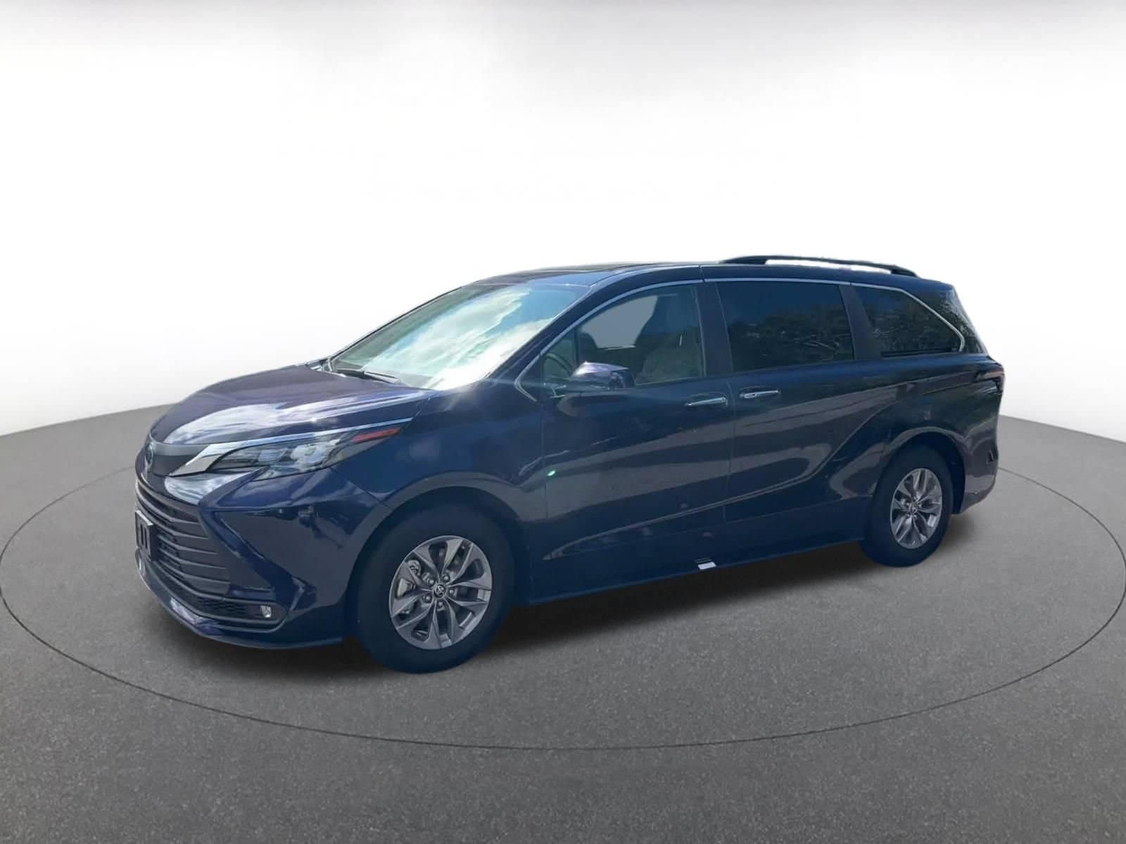 Thumbnail: 2025 Toyota Sienna - 6