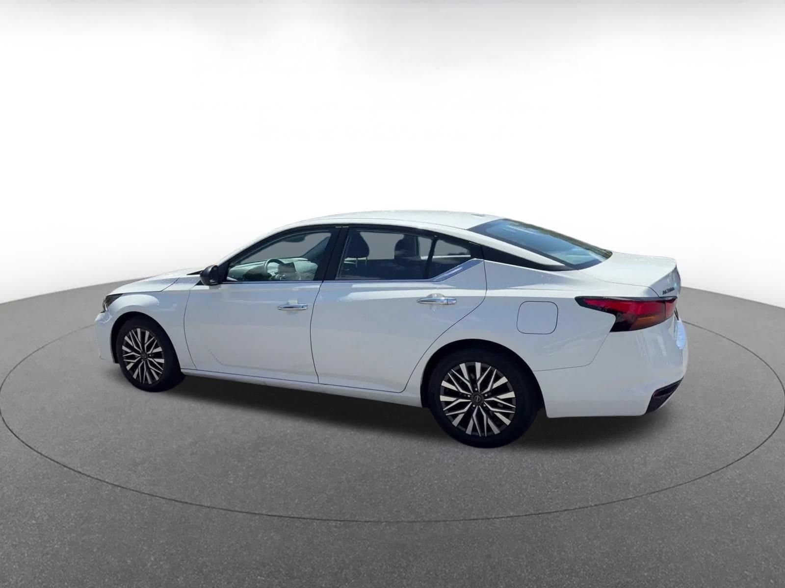 Thumbnail: 2025 Nissan Altima - 8