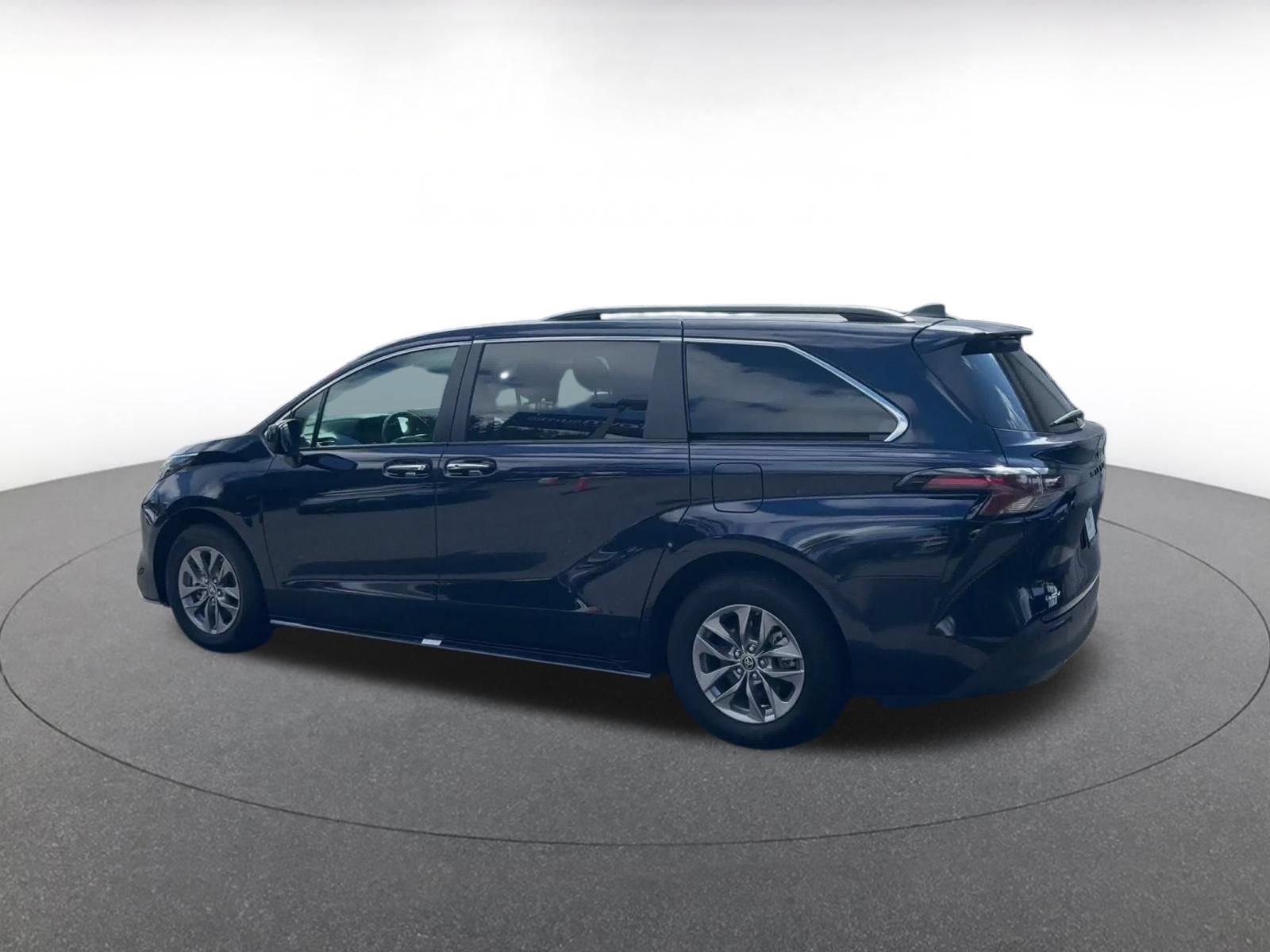 Thumbnail: 2025 Toyota Sienna - 8