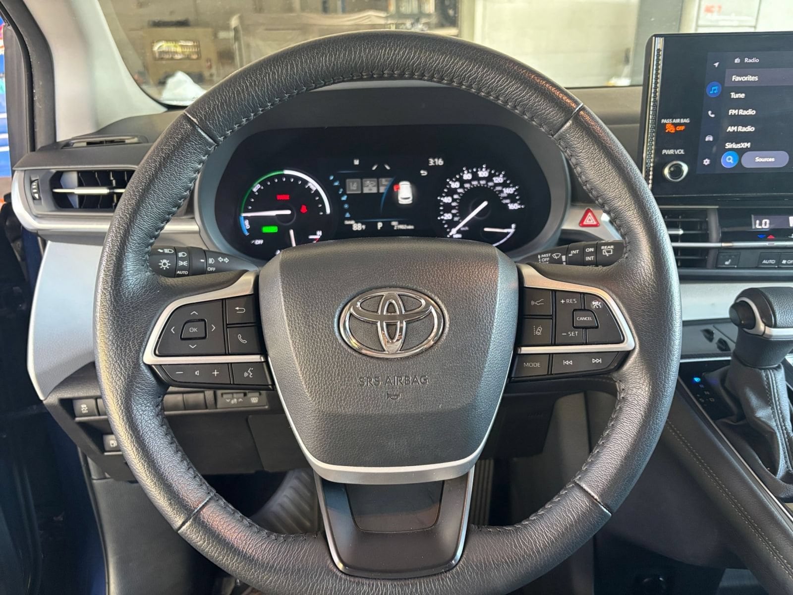 Thumbnail: 2025 Toyota Sienna - 29