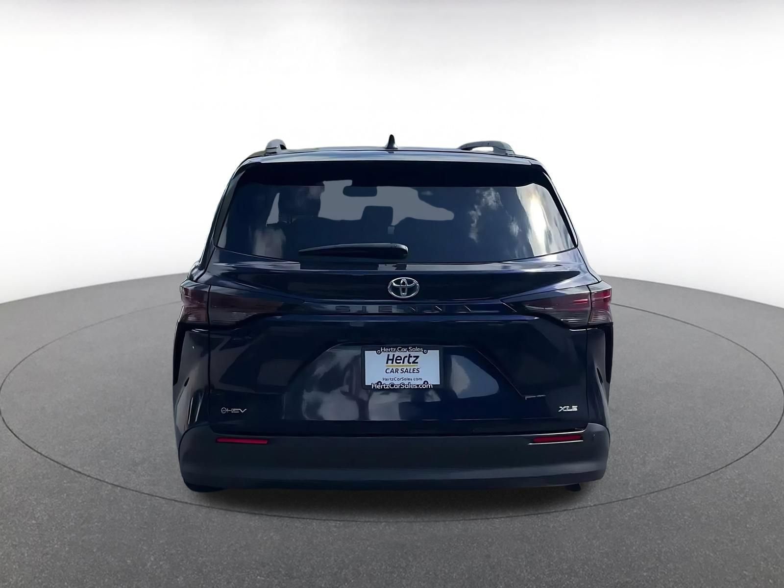 Thumbnail: 2025 Toyota Sienna - 10