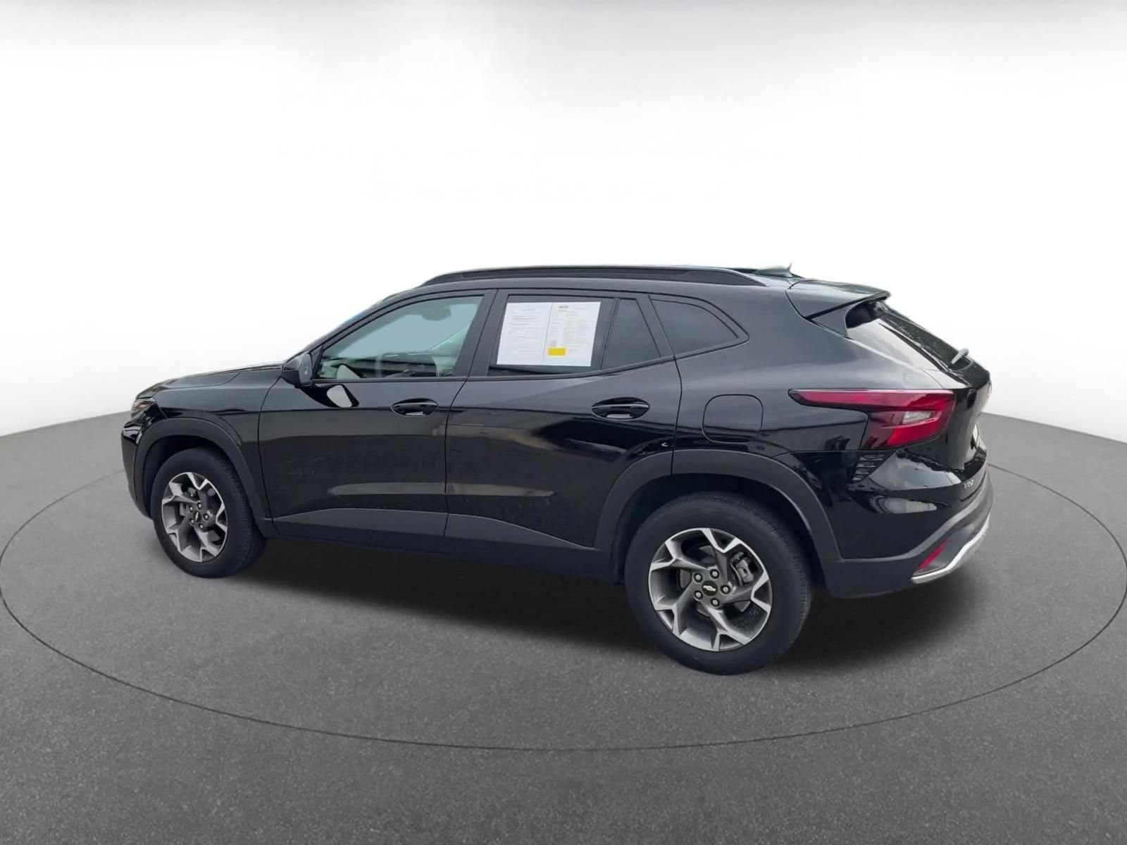 Thumbnail: 2025 Chevrolet Trax - 8