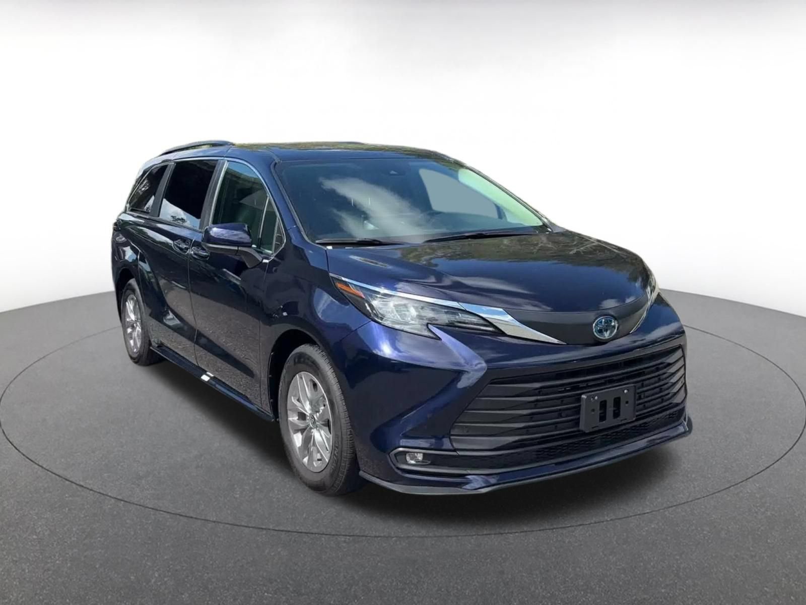 Thumbnail: 2025 Toyota Sienna - 2