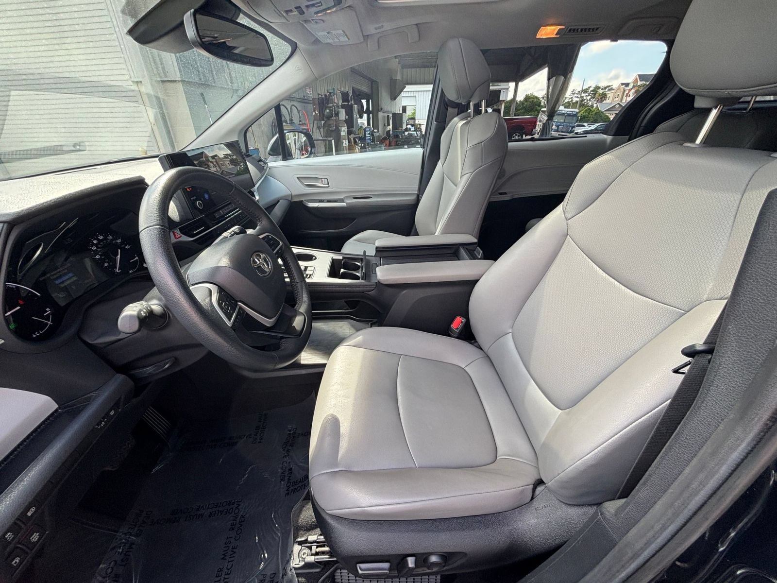Thumbnail: 2025 Toyota Sienna - 28