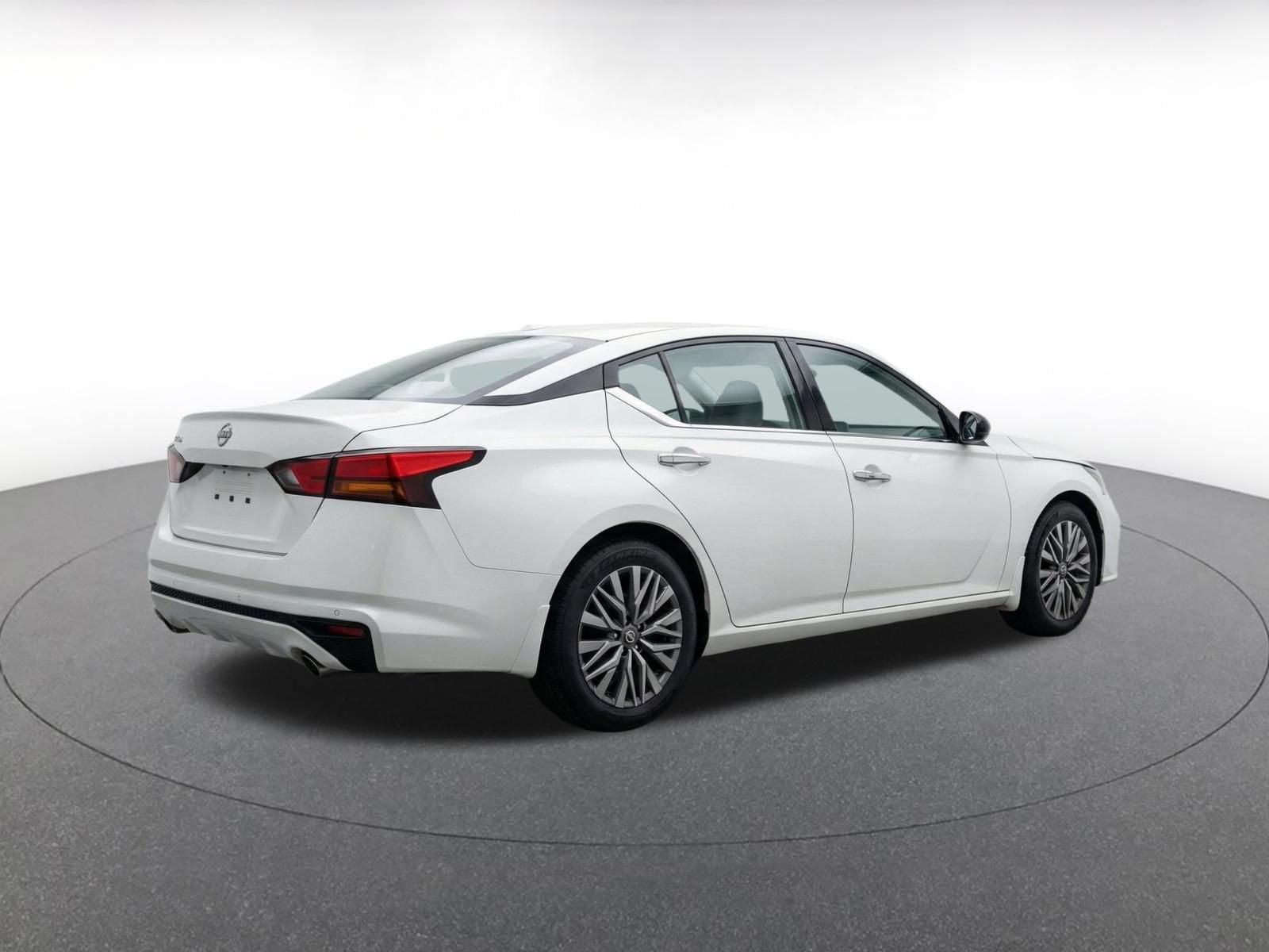 Thumbnail: 2025 Nissan Altima - 8