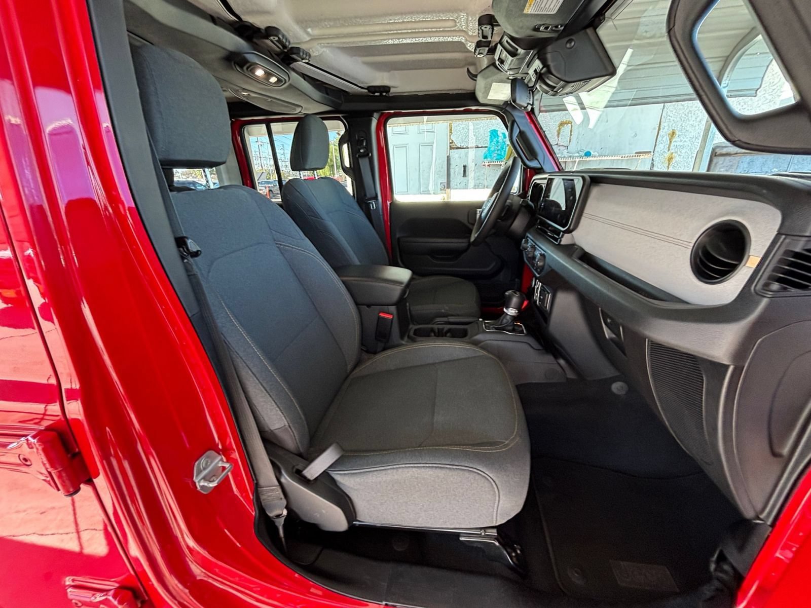 Thumbnail: 2025 Jeep Wrangler - 34