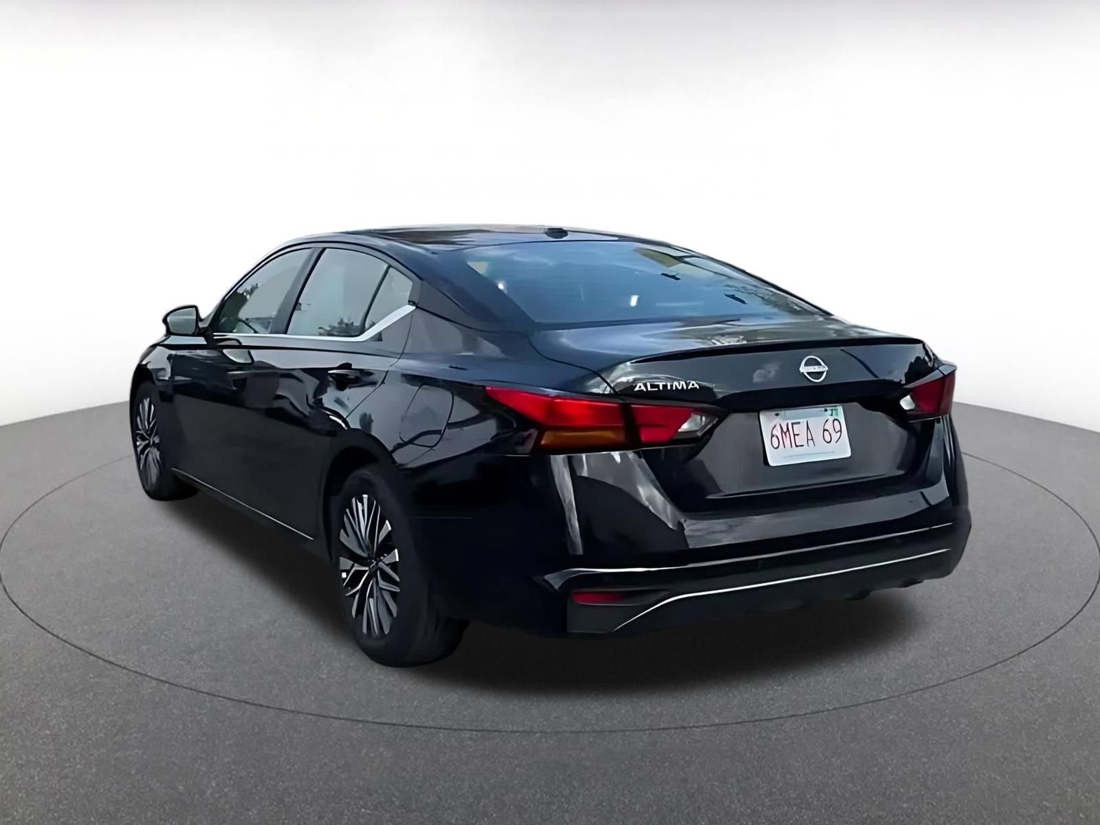 Thumbnail: 2026 Nissan Altima - 10