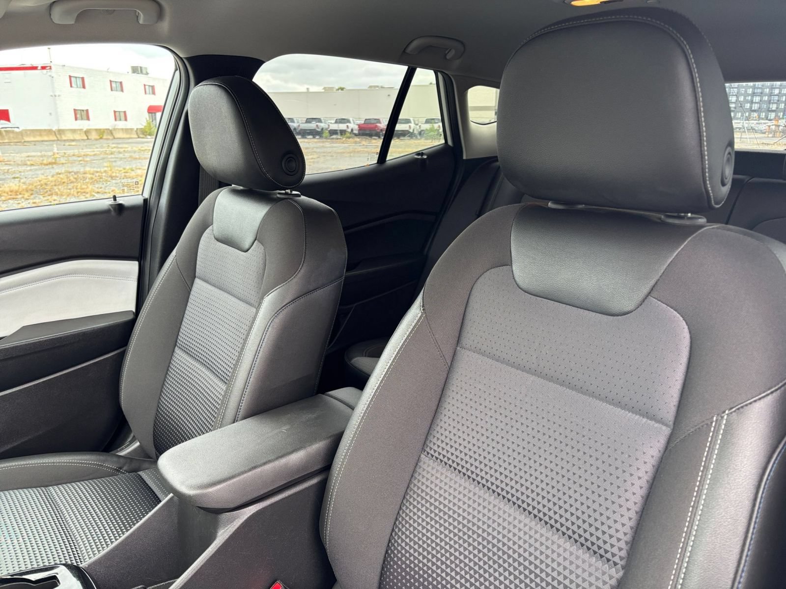 Thumbnail: 2025 Chevrolet Trax - 32
