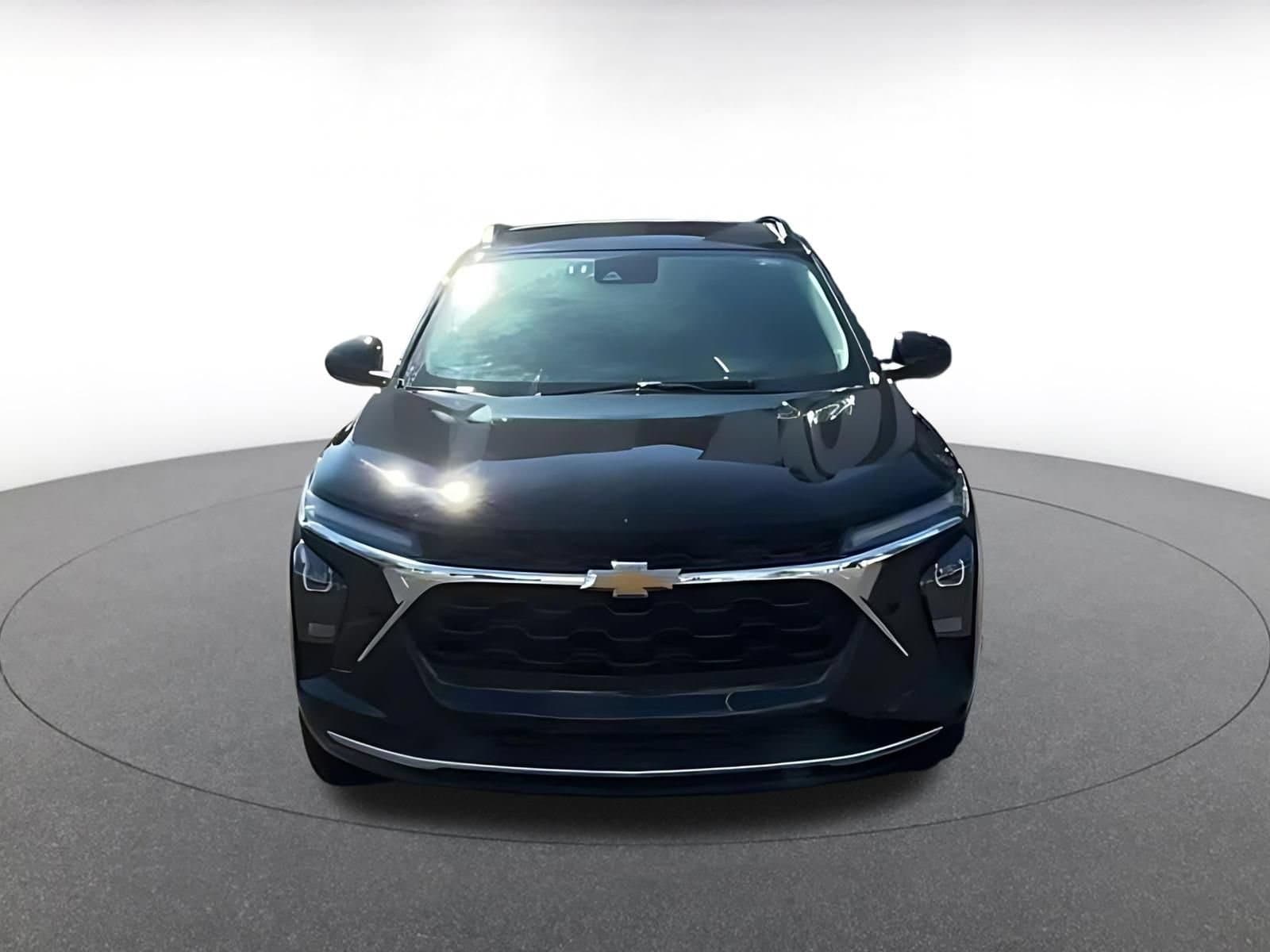 Thumbnail: 2025 Chevrolet Trax - 3